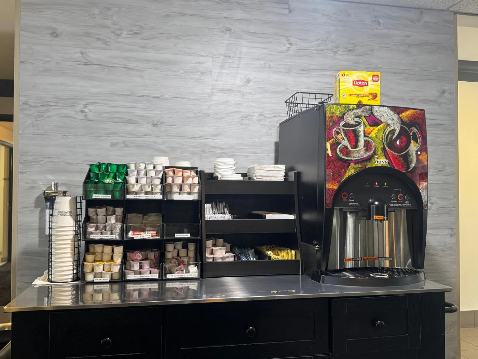 Coffee/tea facilities in Ramada by Wyndham Tuscaloosa