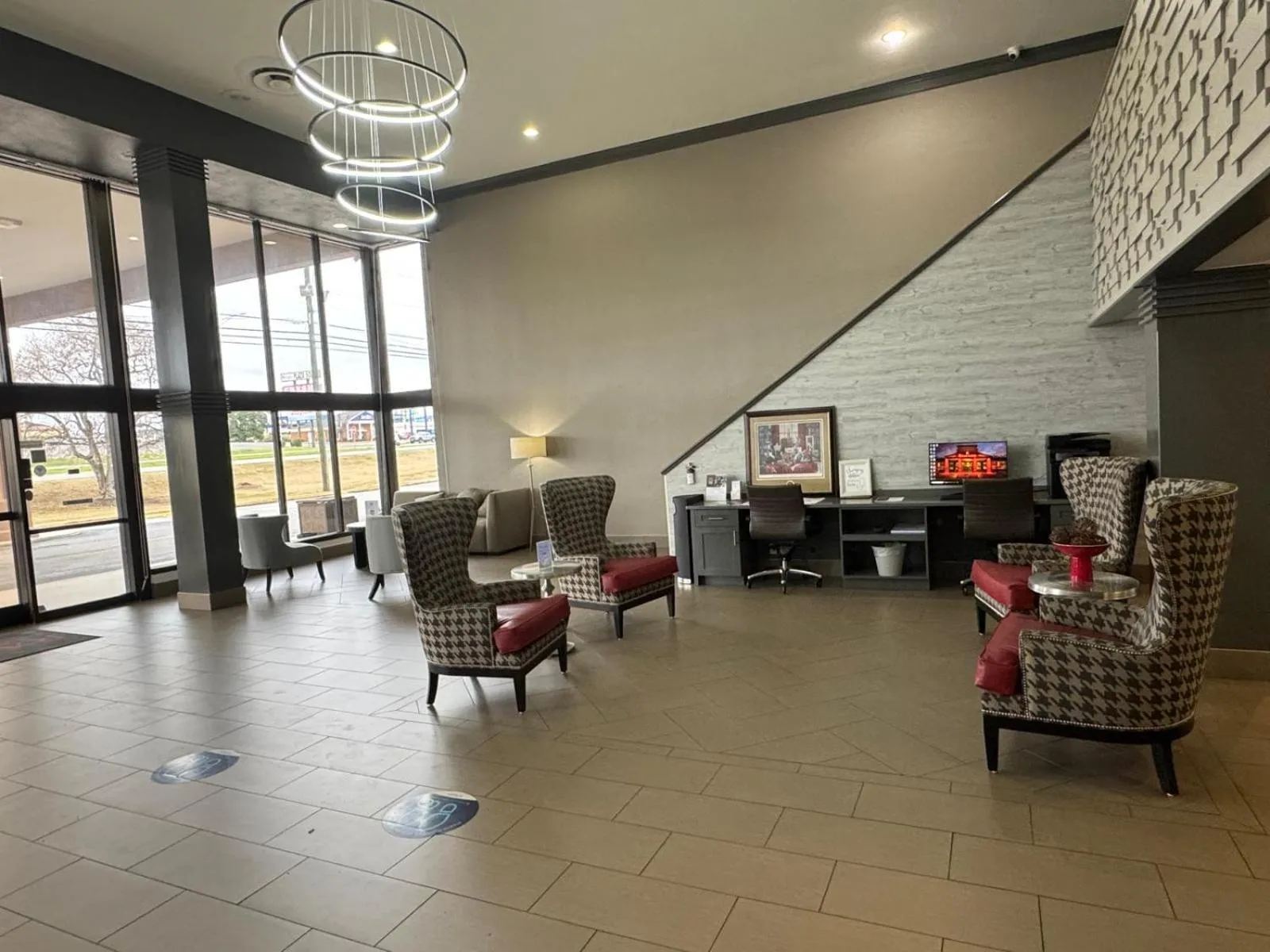 Lobby or reception in Ramada by Wyndham Tuscaloosa