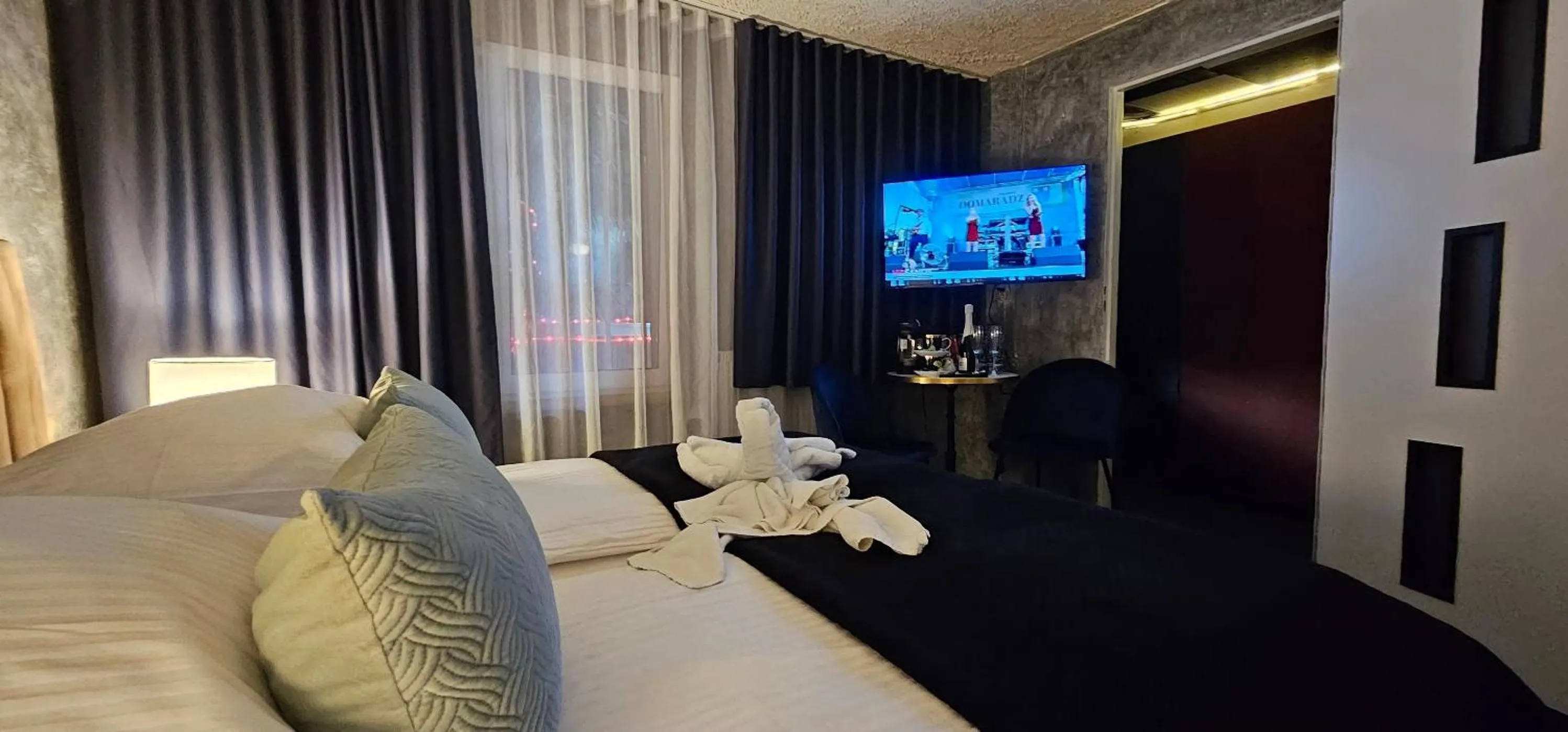 Communal lounge/ TV room, Bed in ZAJAZD ALBATROS Rzeszów SPA