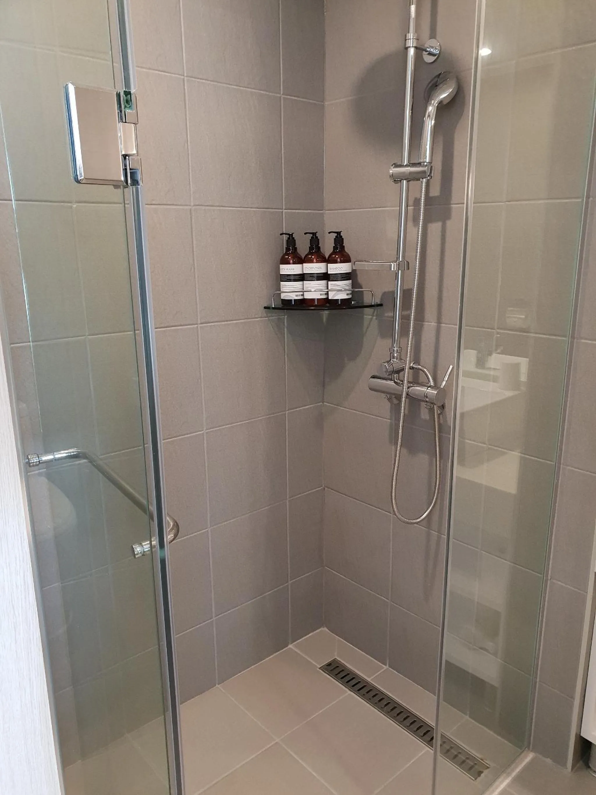 Shower in Hotel Winstory