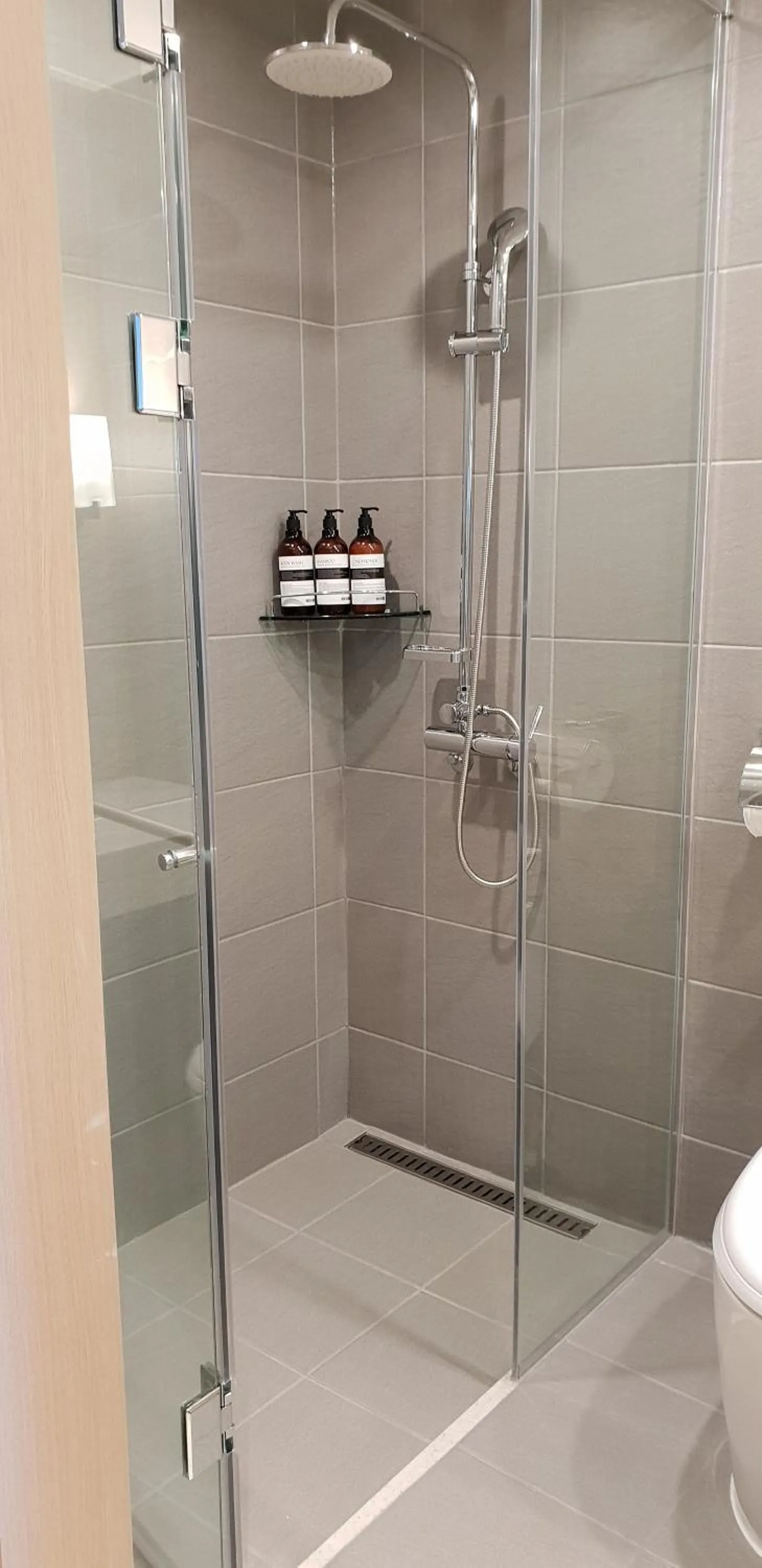 Shower in Hotel Winstory