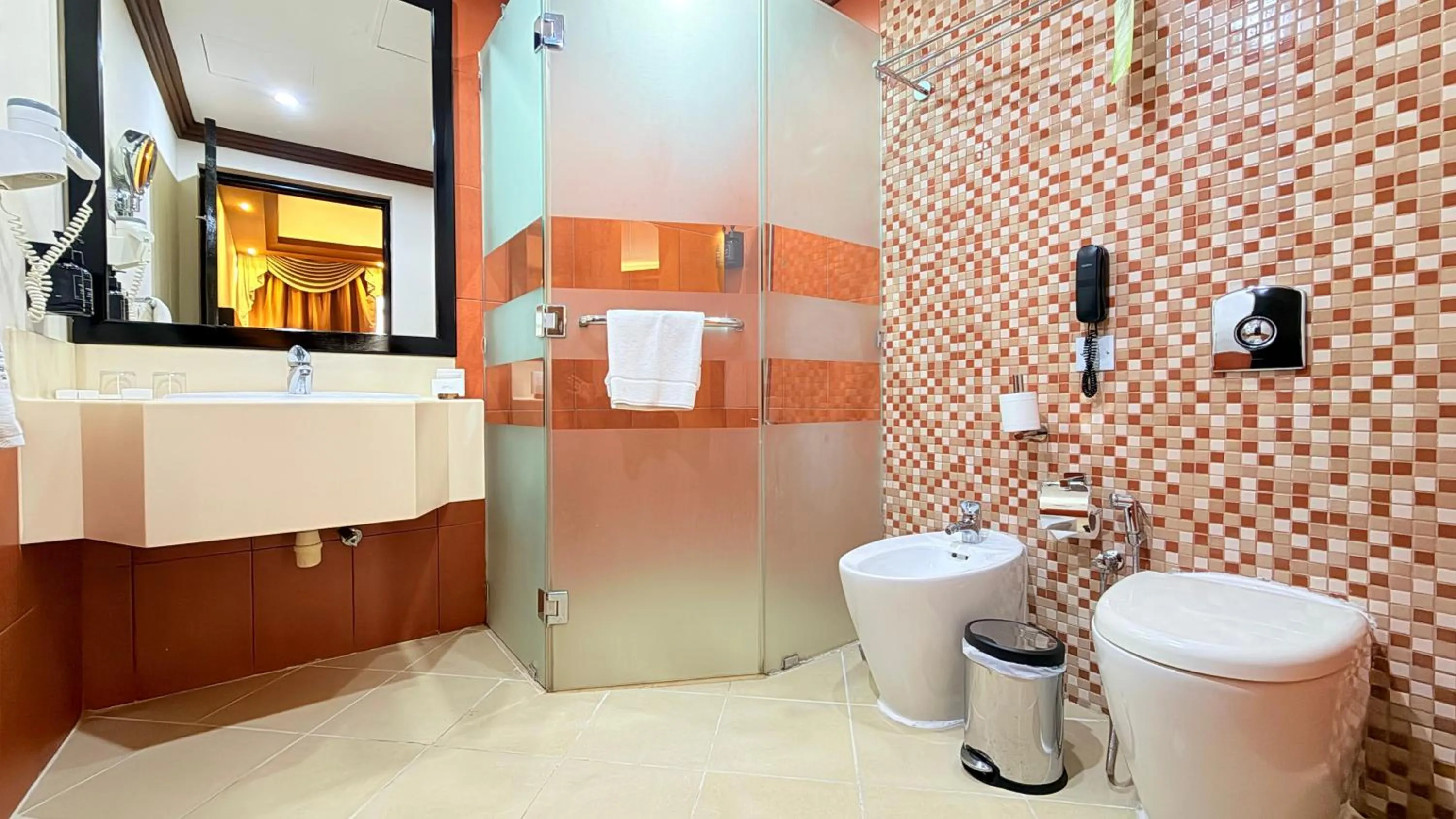 Shower in Sunday Mangrove Corniche Hotel, Ras Al Khaimah