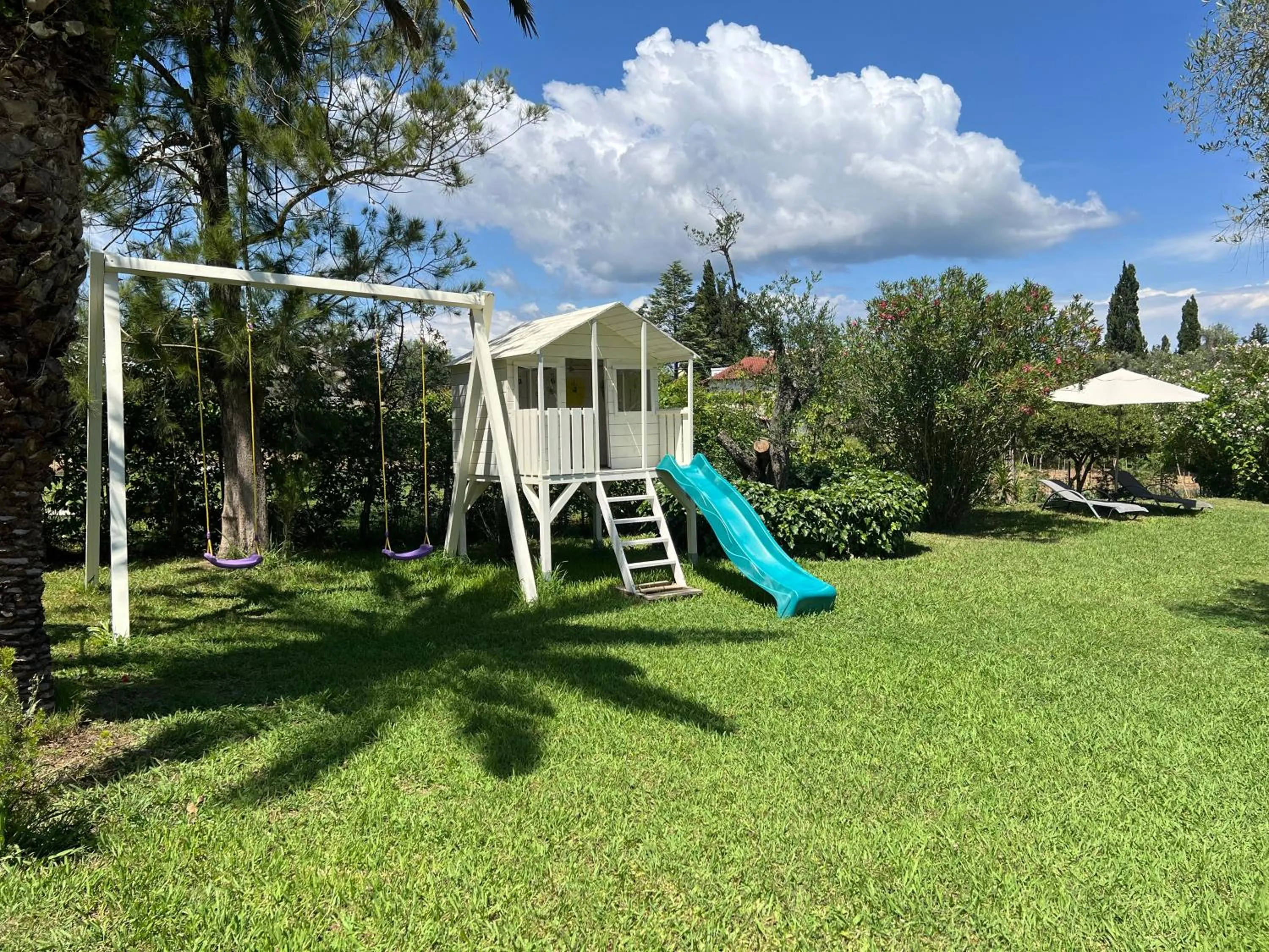 Children play ground in Kapella Apartments