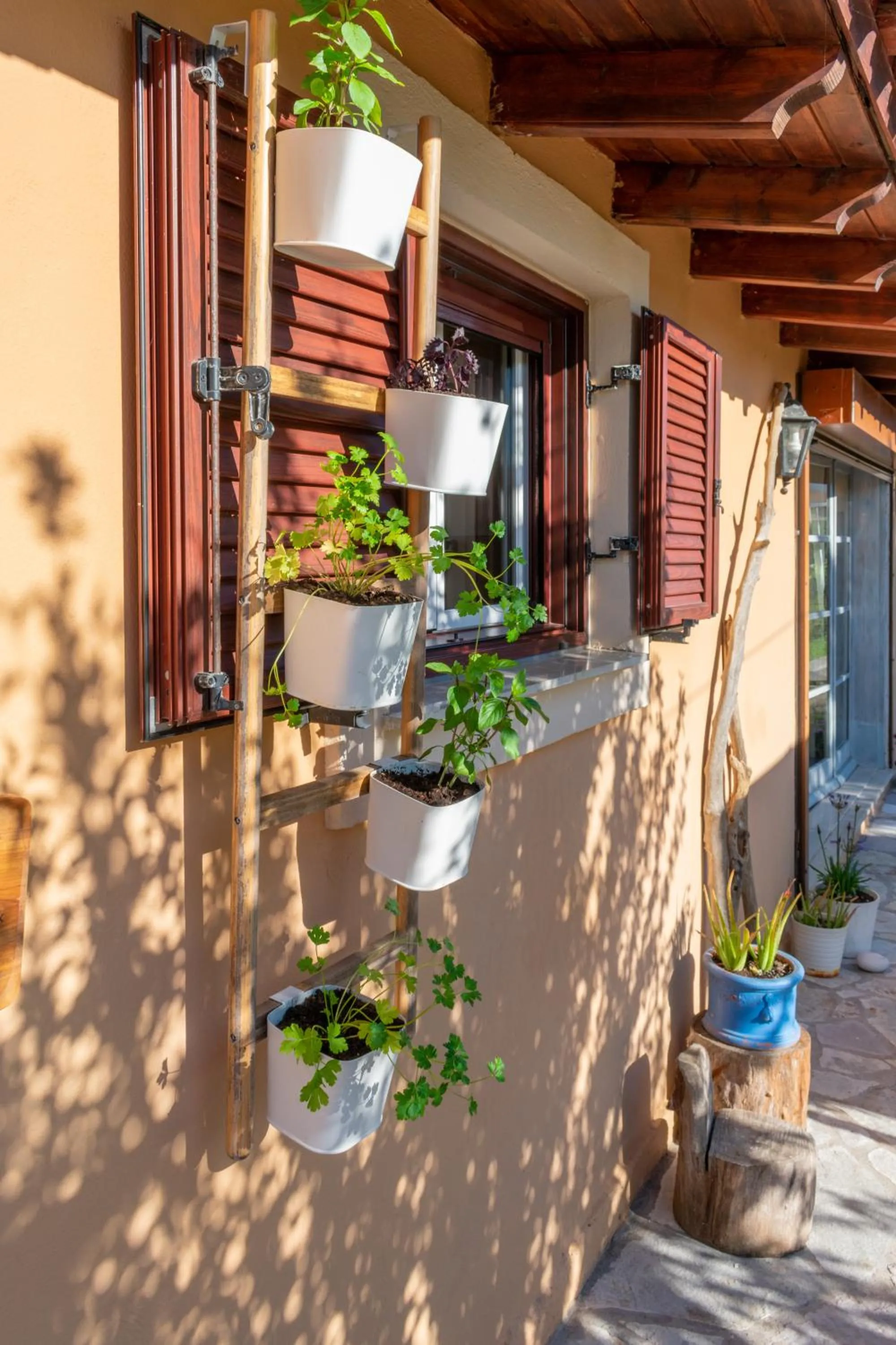 Decorative detail in Kapella Apartments
