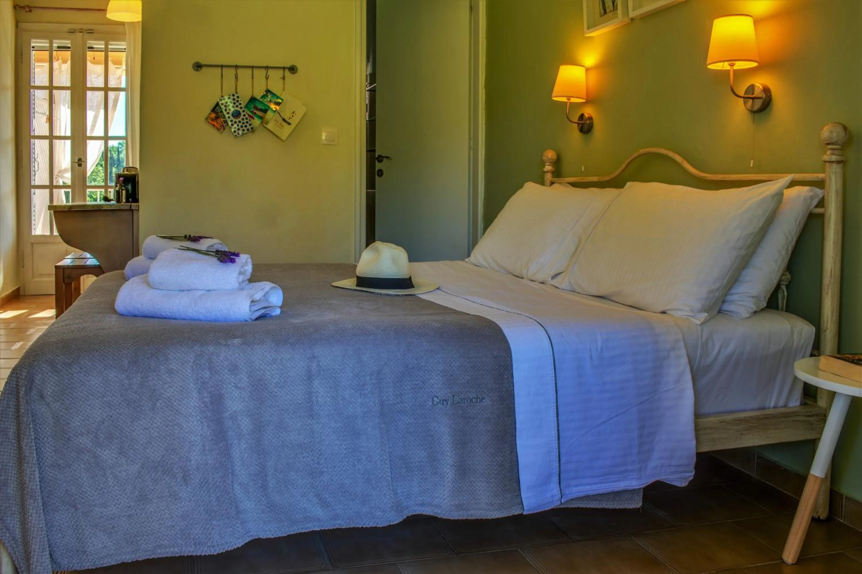 Bed in Kapella Apartments