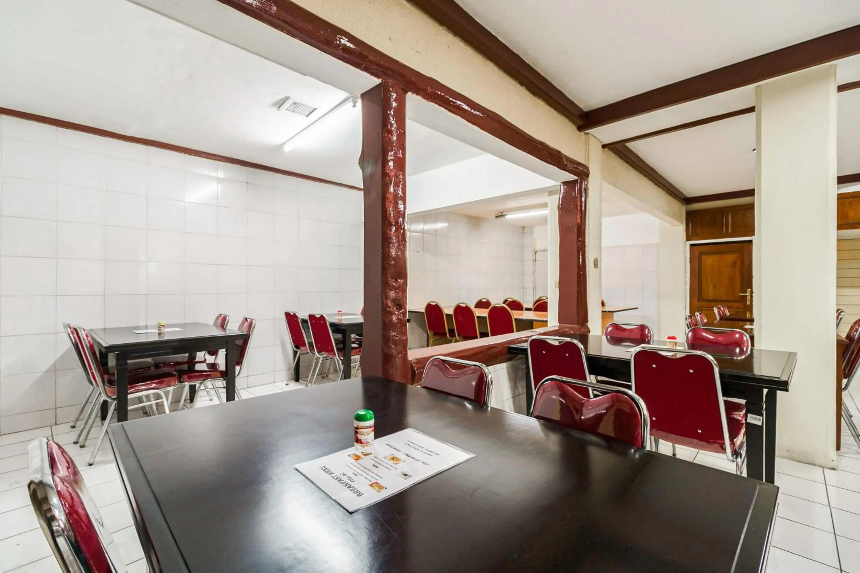 Restaurant/places to eat in RedDoorz @ Jalan Jaksa