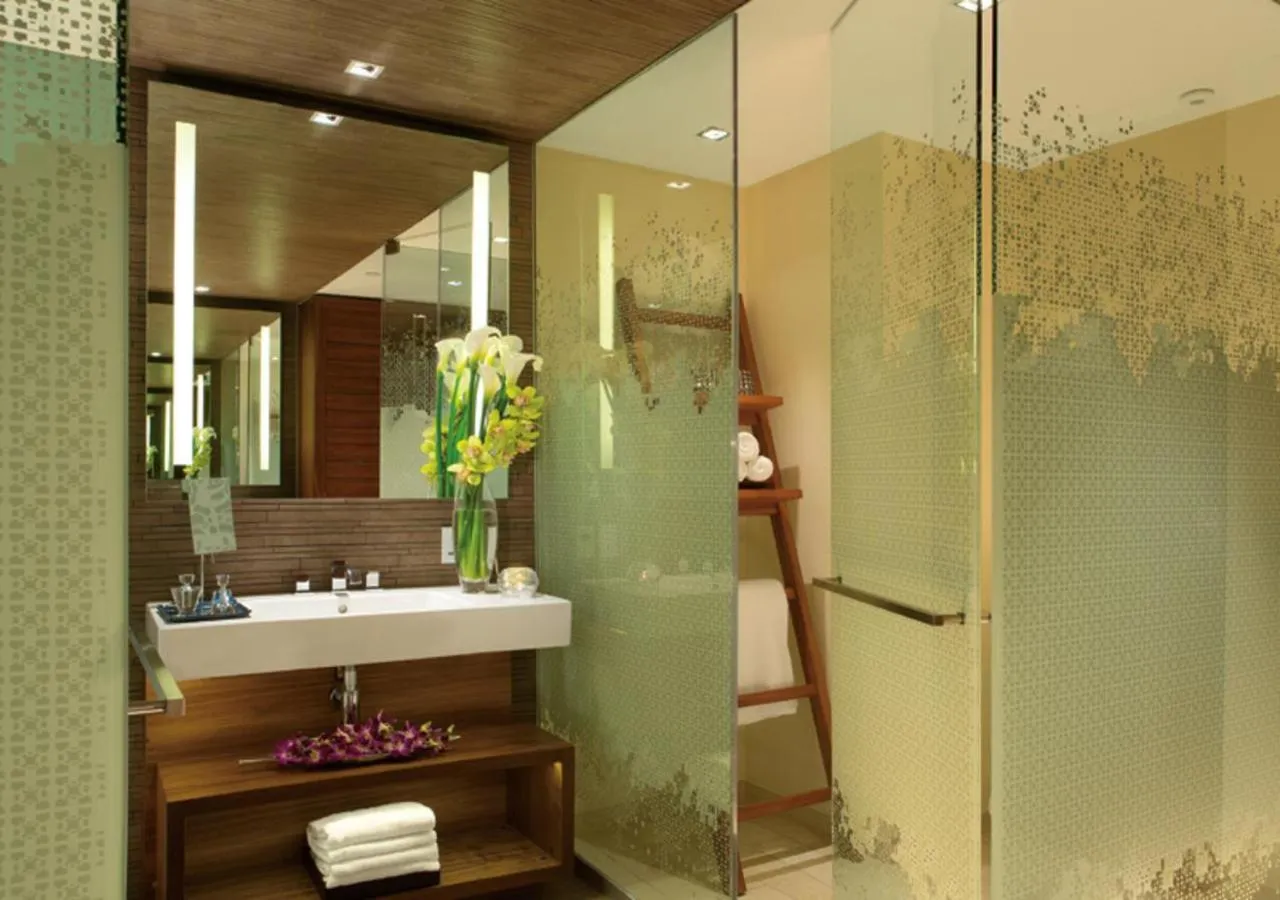 Shower in Secrets The Vine Cancun - All Inclusive Adults Only