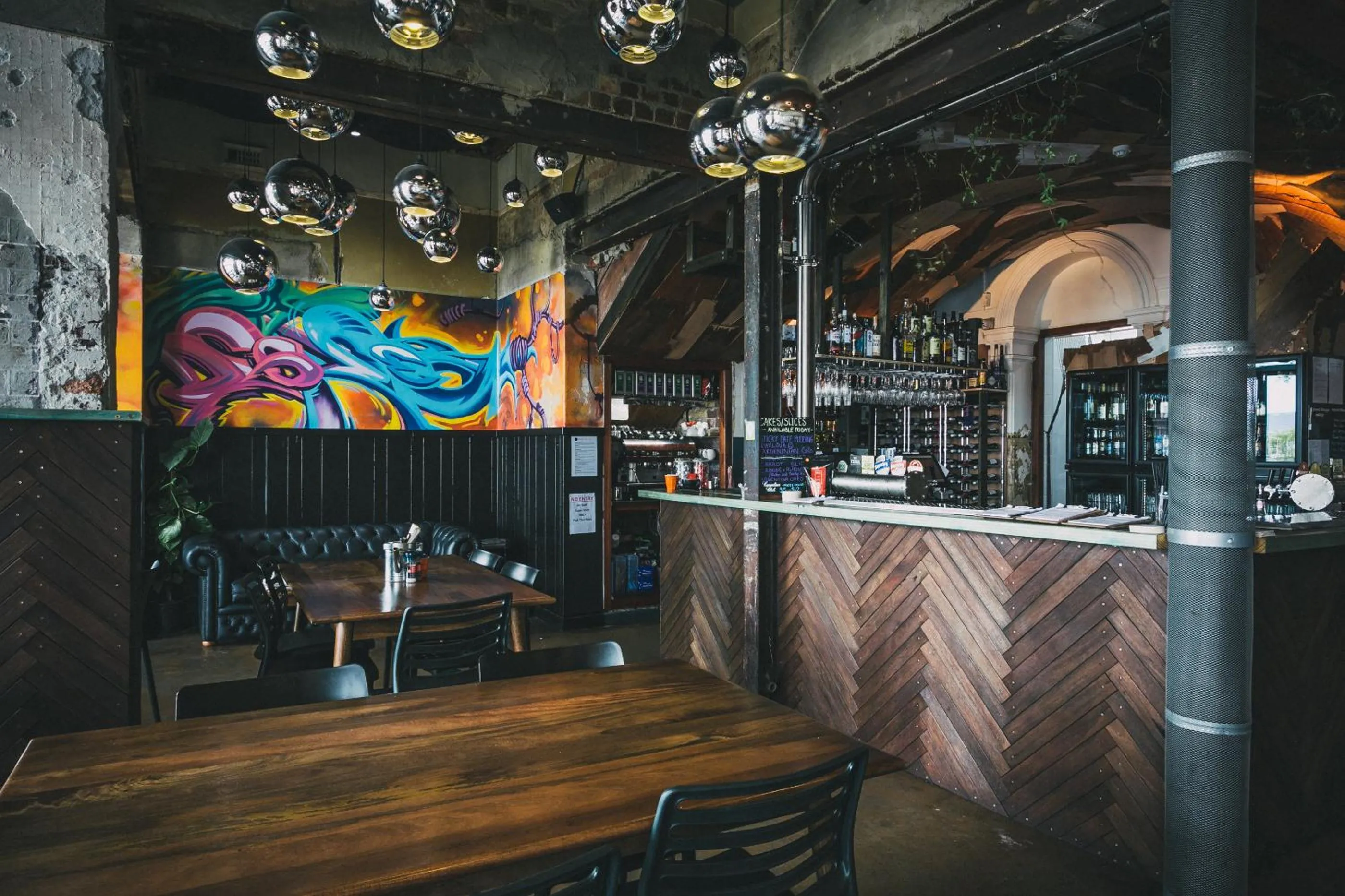 Restaurant/places to eat, Lounge/Bar in Six Degrees Motel