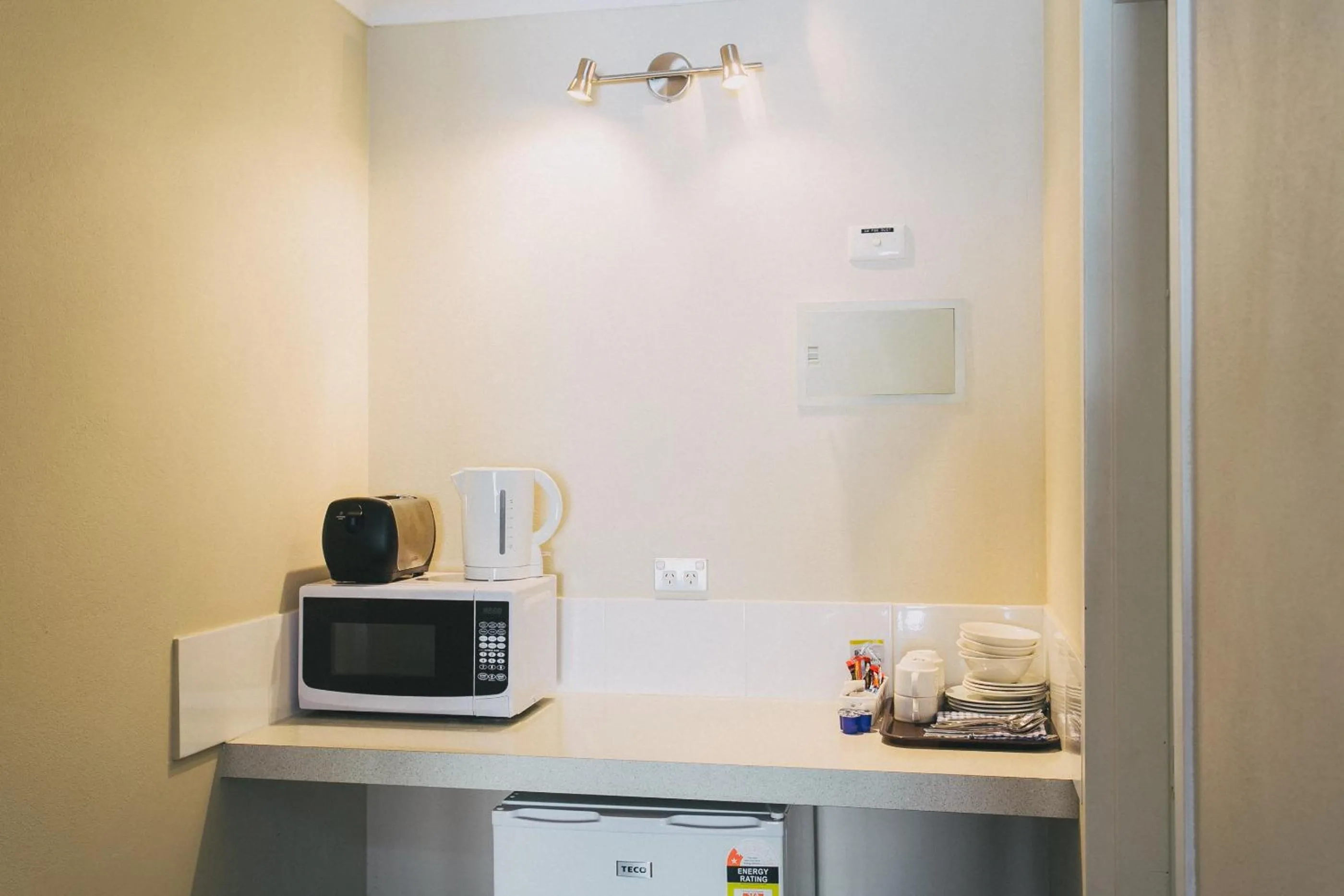 Kitchen/Kitchenette in Six Degrees Motel