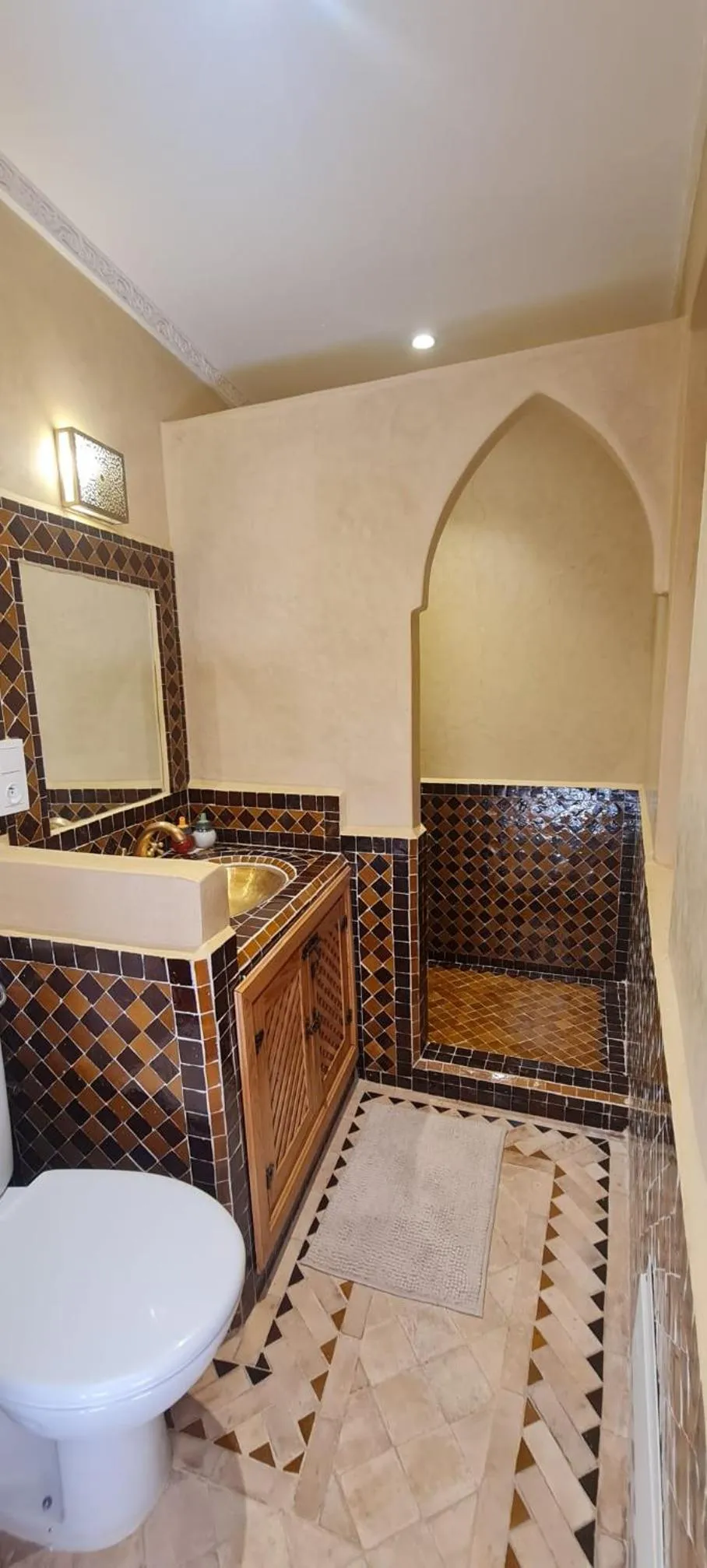 Toilet in Riad Arbre Bleu