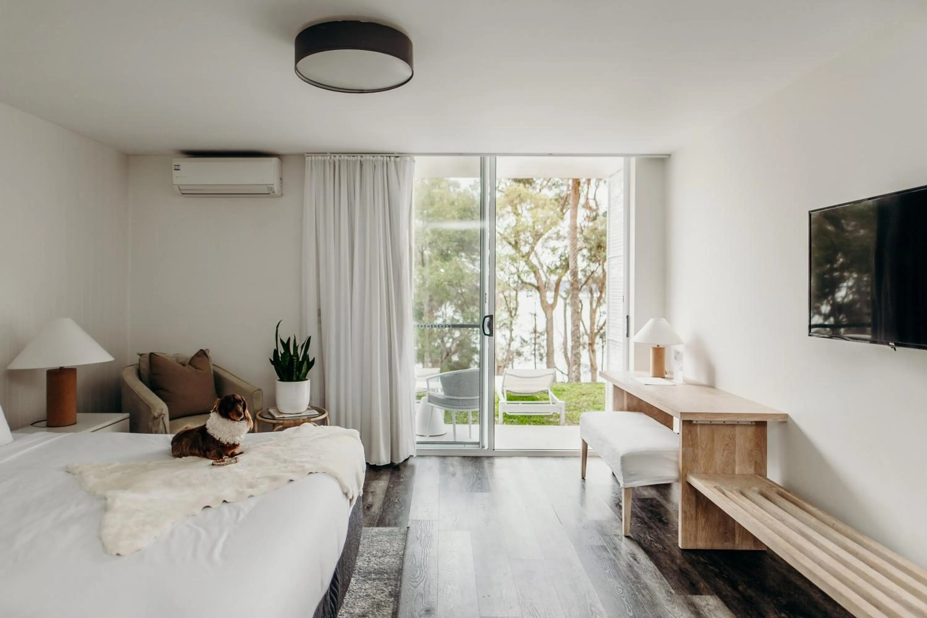 Photo of the whole room, Bed in Bannisters Port Stephens