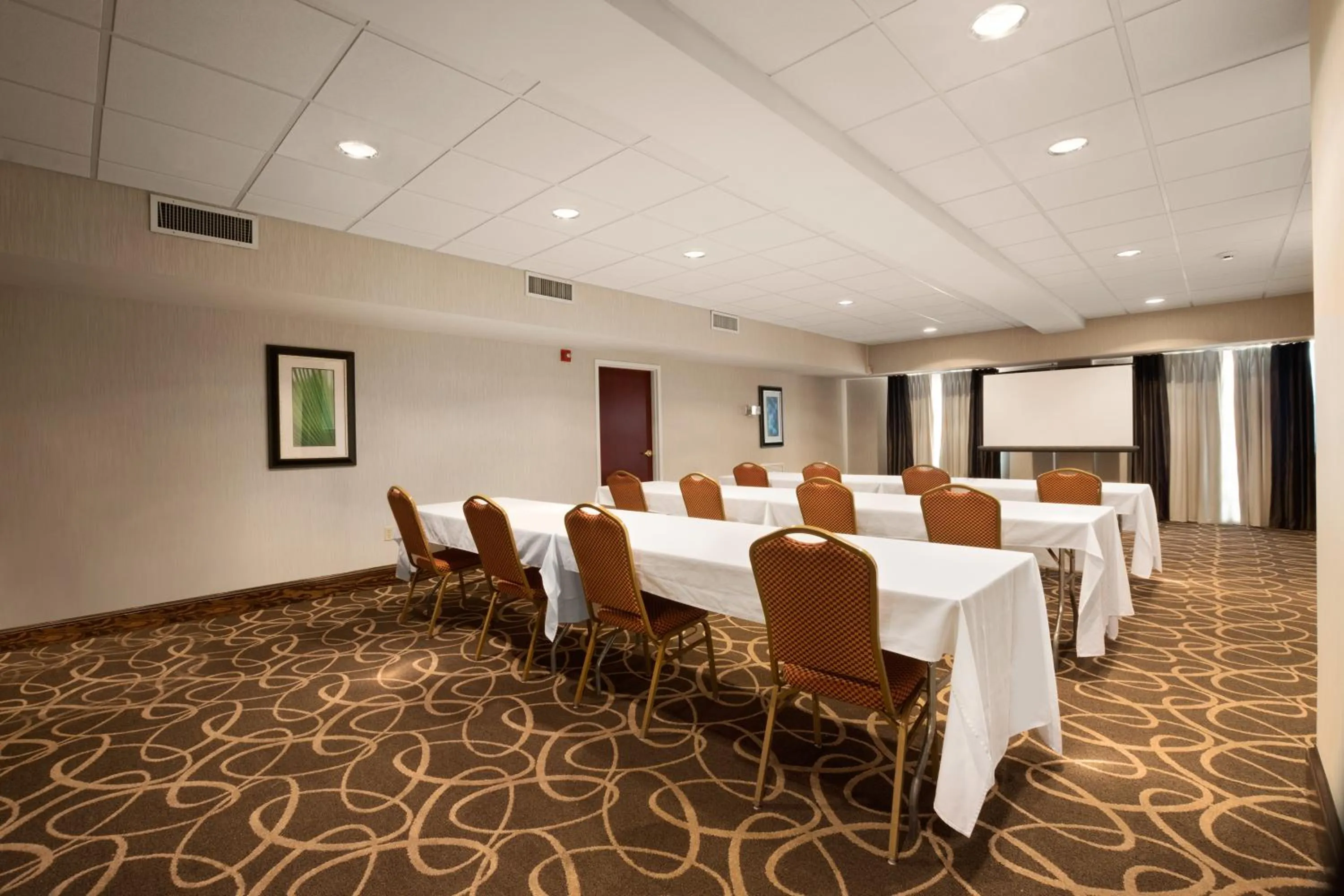 Business facilities in Wingate by Wyndham High Point Greensboro Airport South