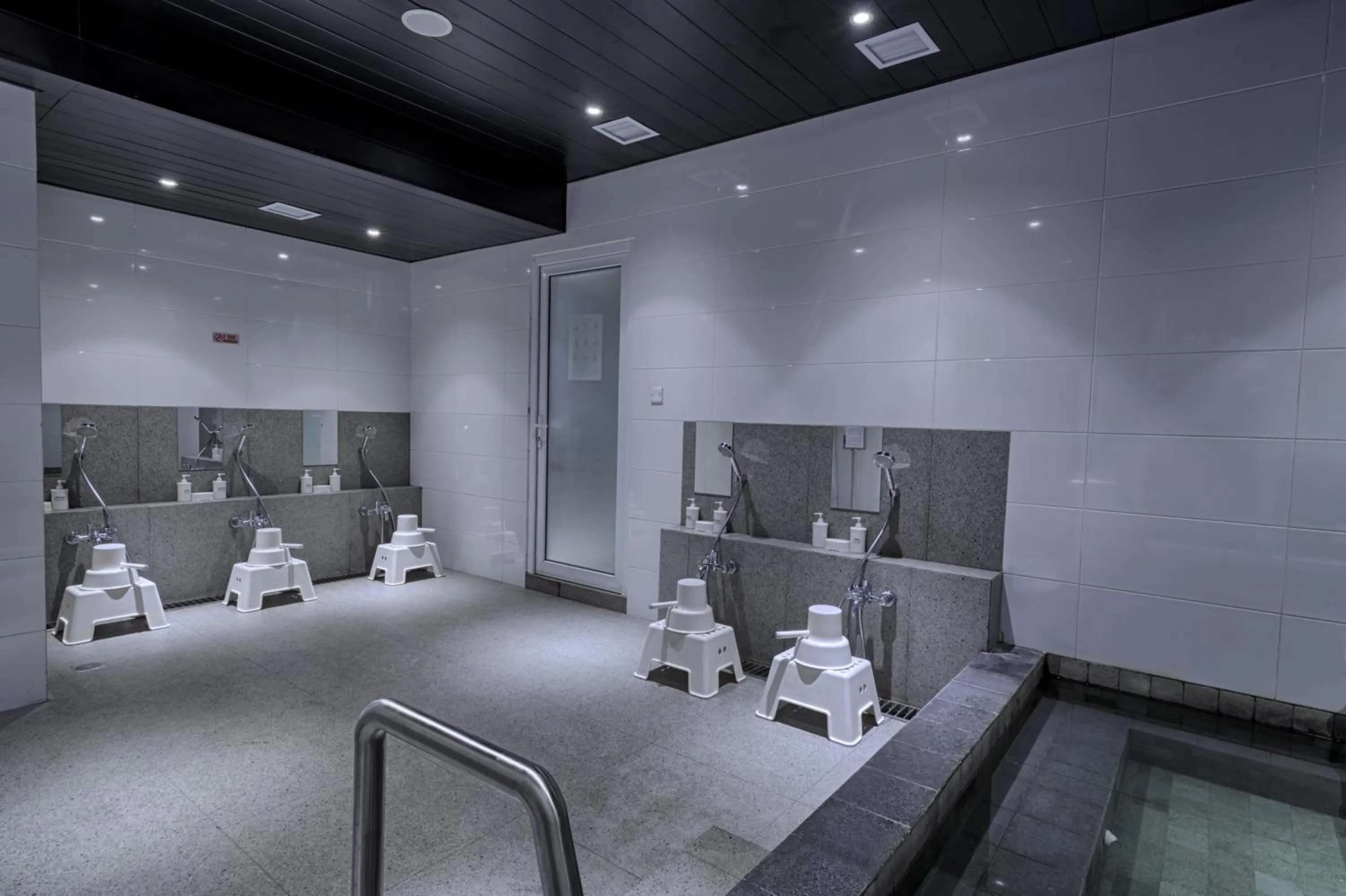 Hot Spring Bath in Kuretakeso Kemang Hotel