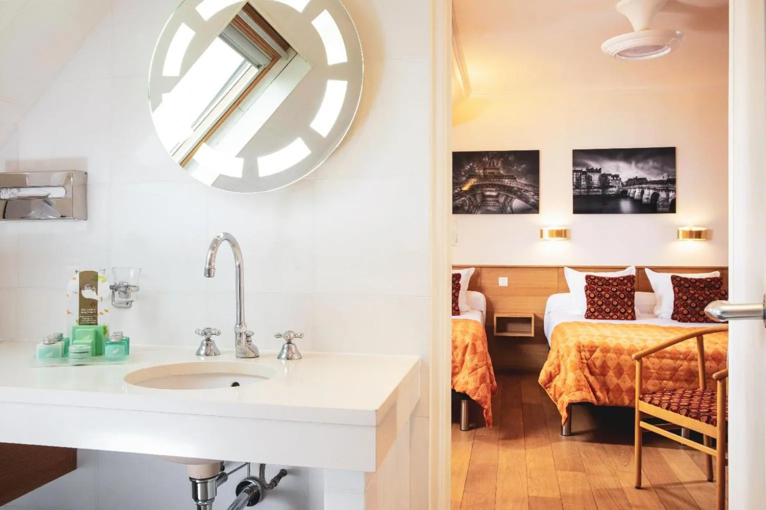 Bed in Hôtel du Levant