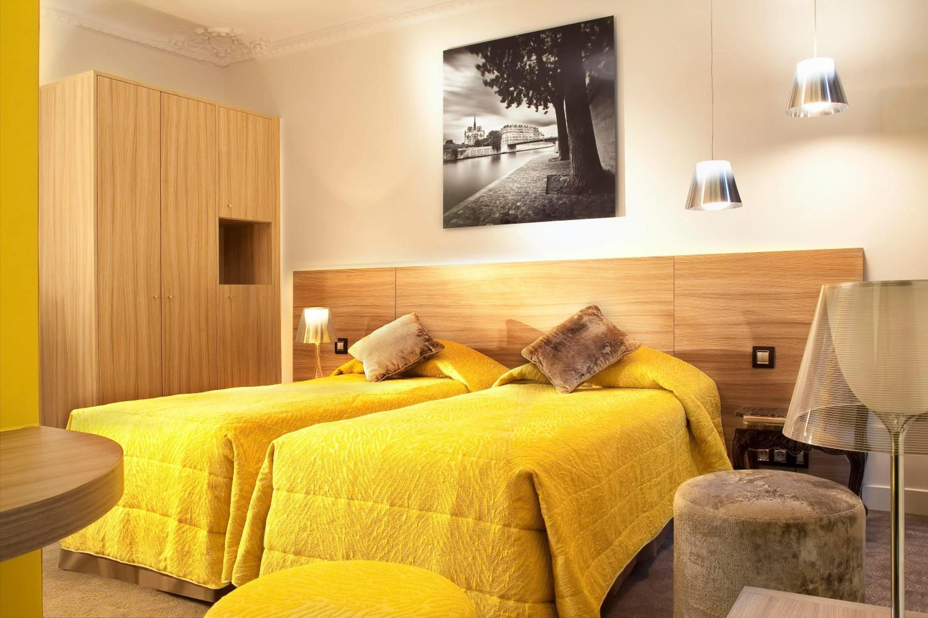 Photo of the whole room, Bed in Hôtel du Levant