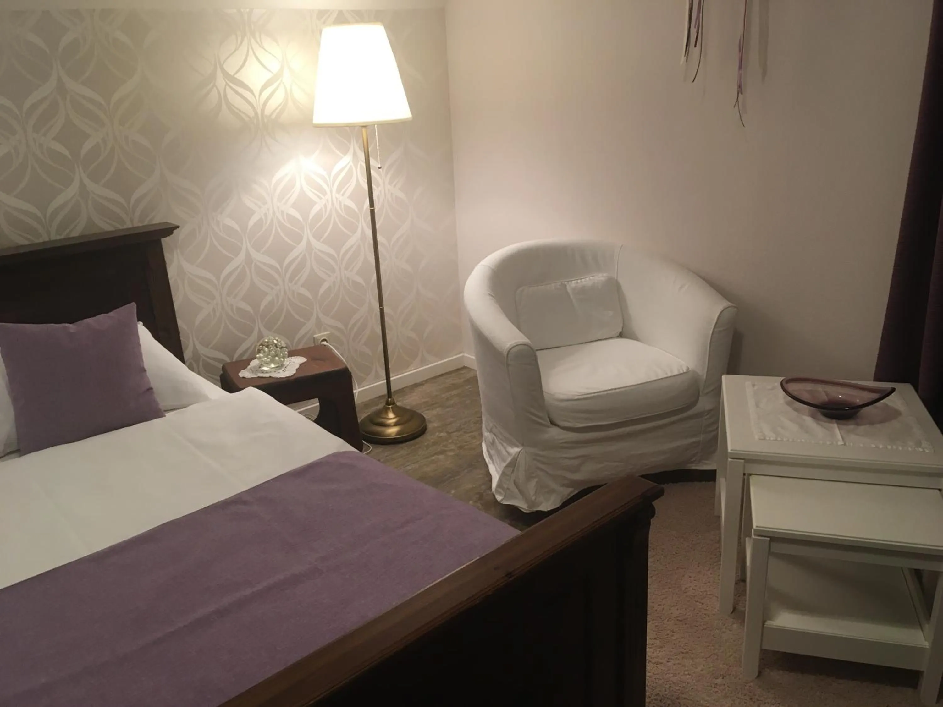 Seating area, Bed in Herberts Stubn
