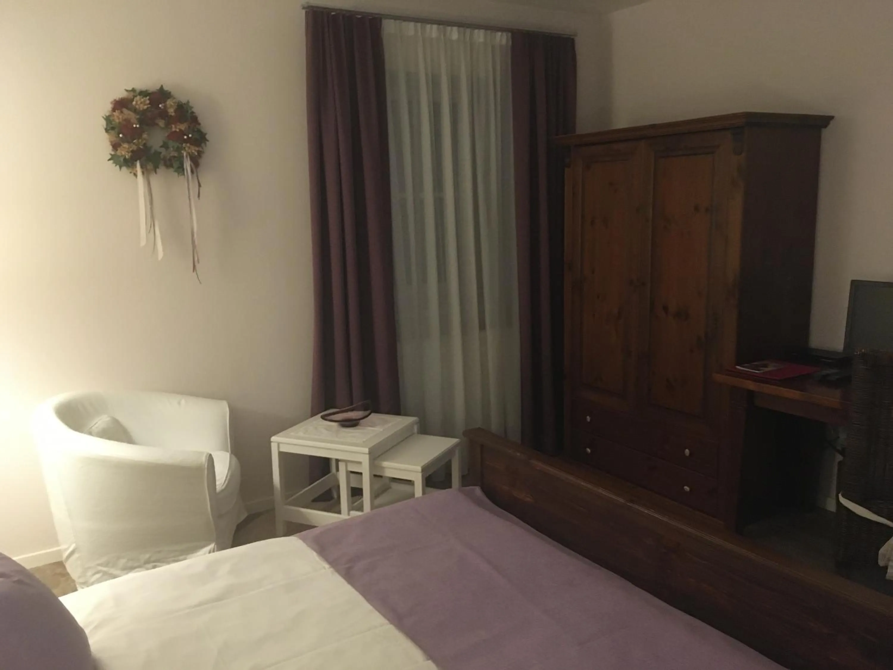 Photo of the whole room, Bed in Herberts Stubn