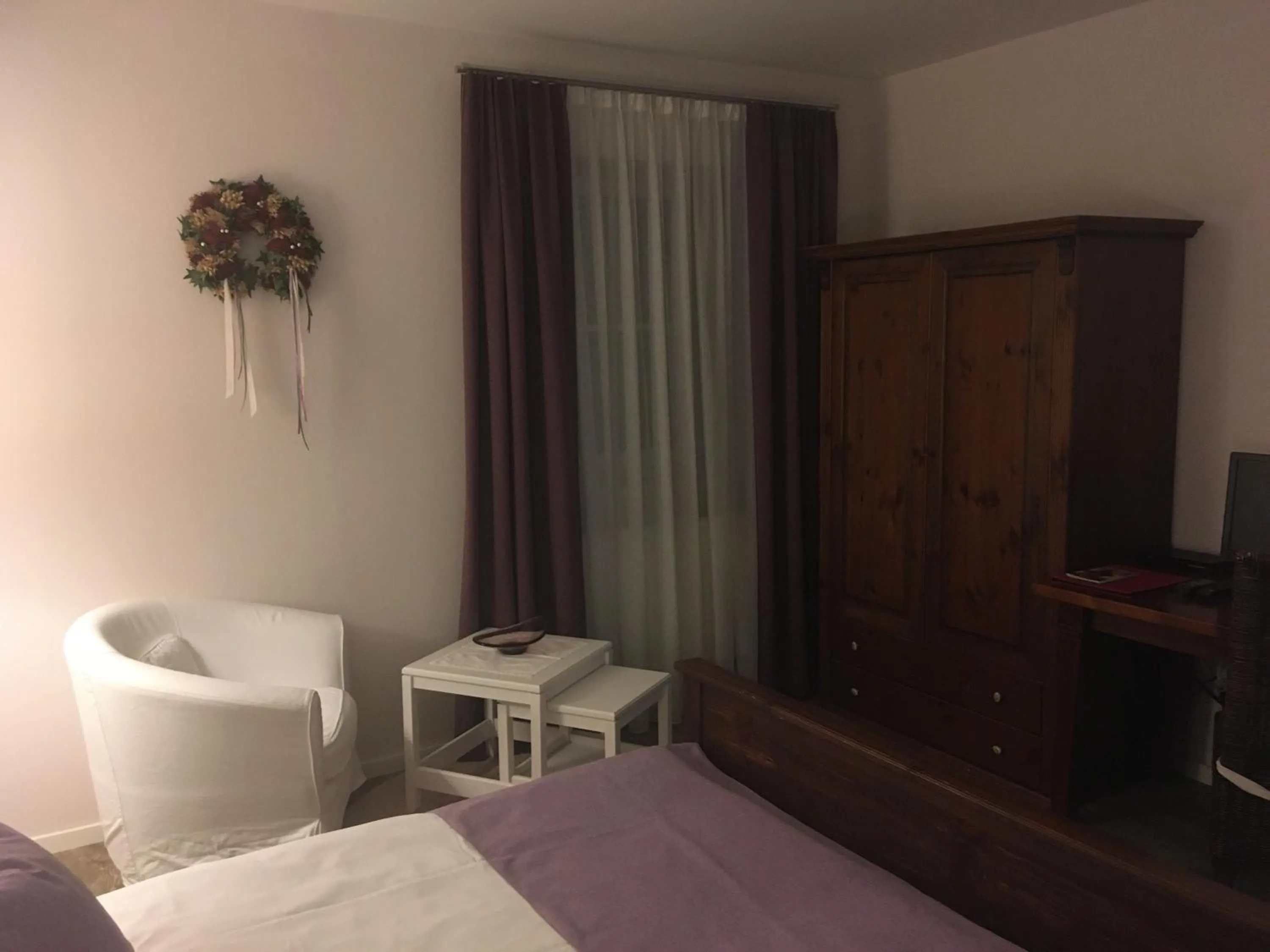 Seating area, Bed in Herberts Stubn