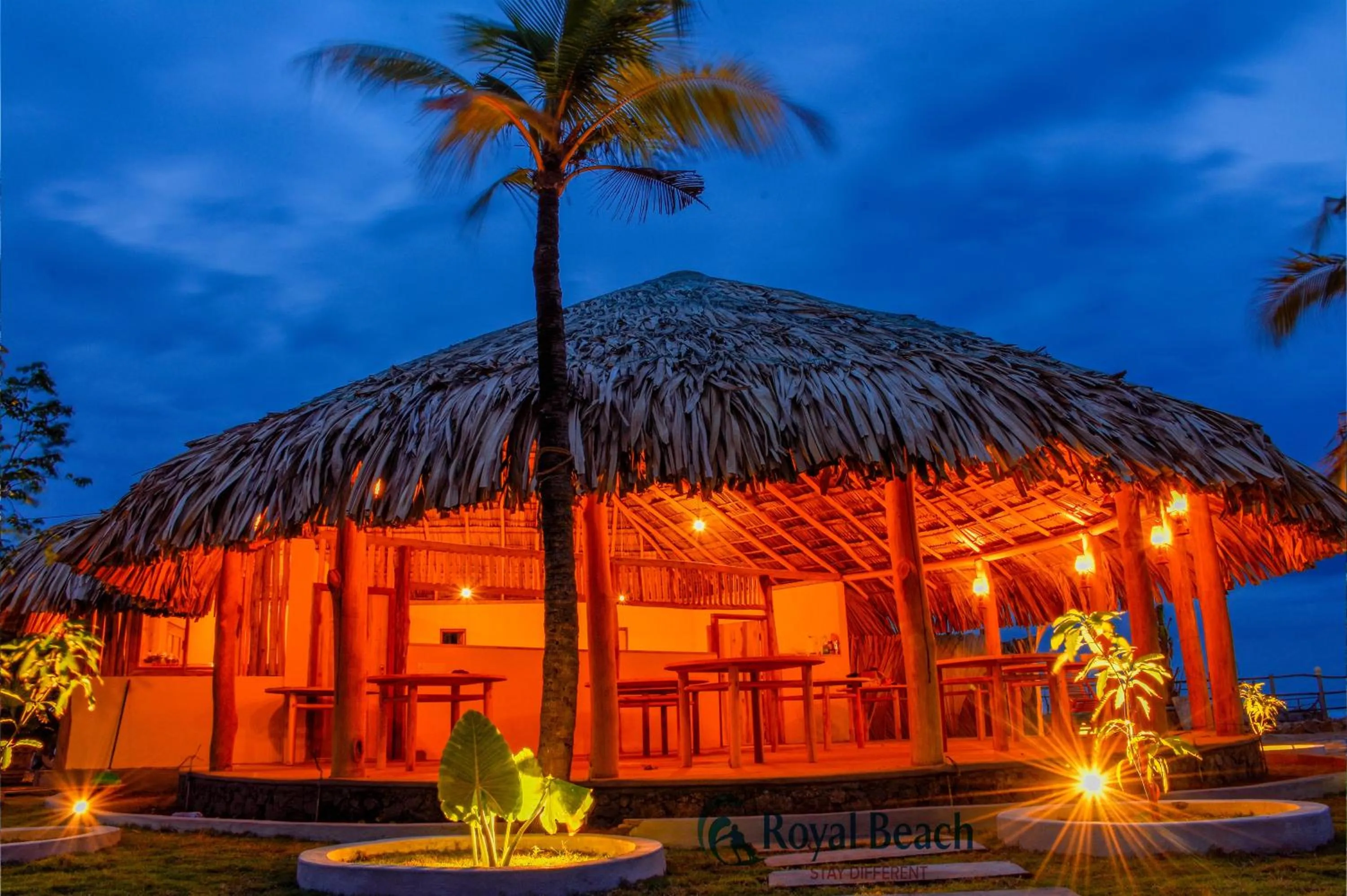 Restaurant/places to eat in Royal Beach