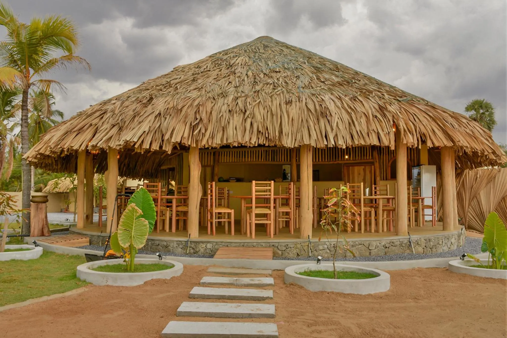 Restaurant/places to eat in Royal Beach