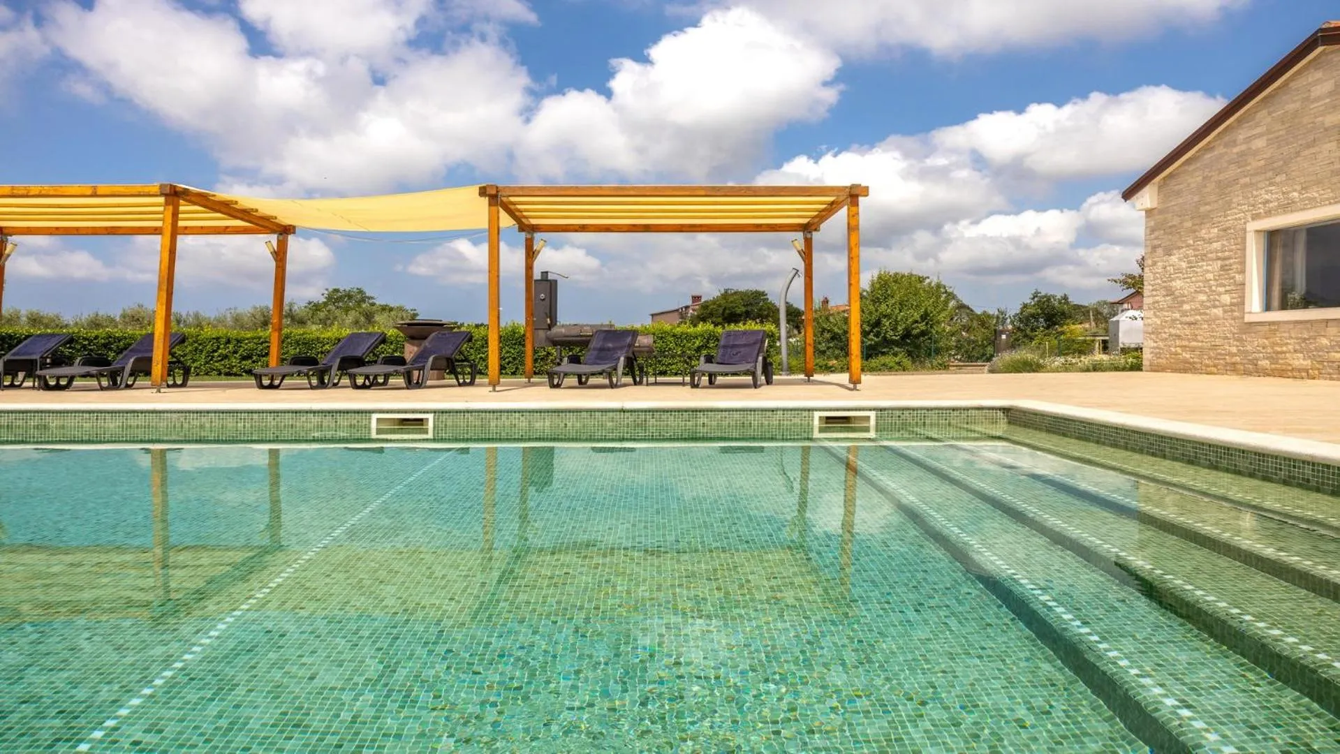 VELANERA Hotel & Restaurant