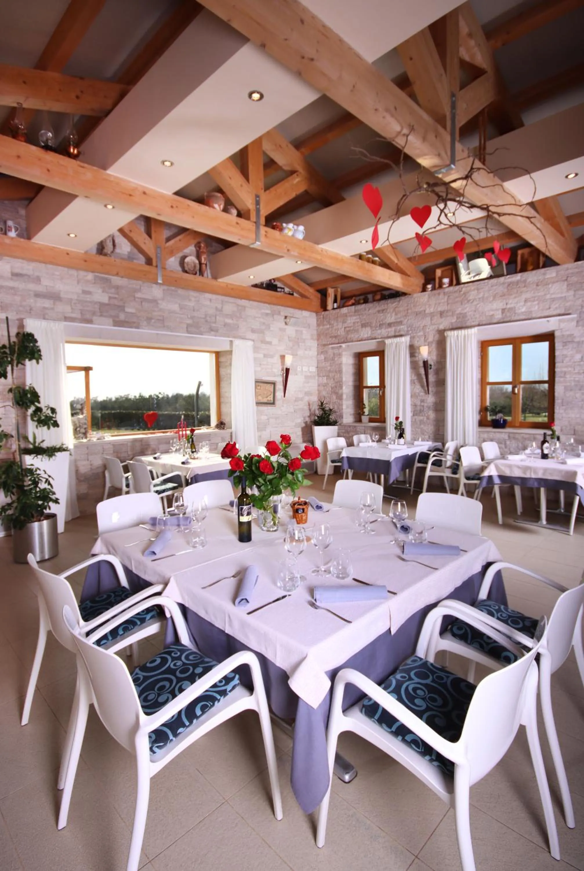 Restaurant/places to eat in VELANERA Hotel & Restaurant