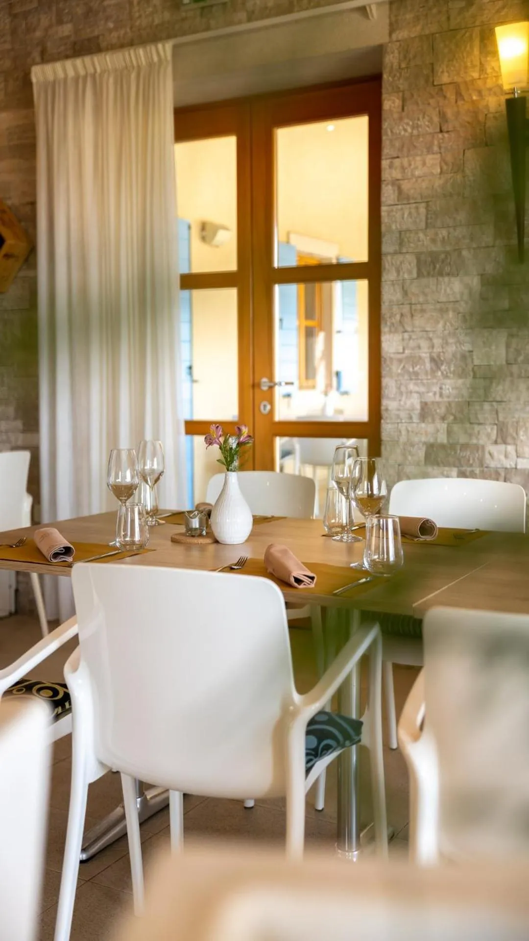 Restaurant/places to eat in VELANERA Hotel & Restaurant