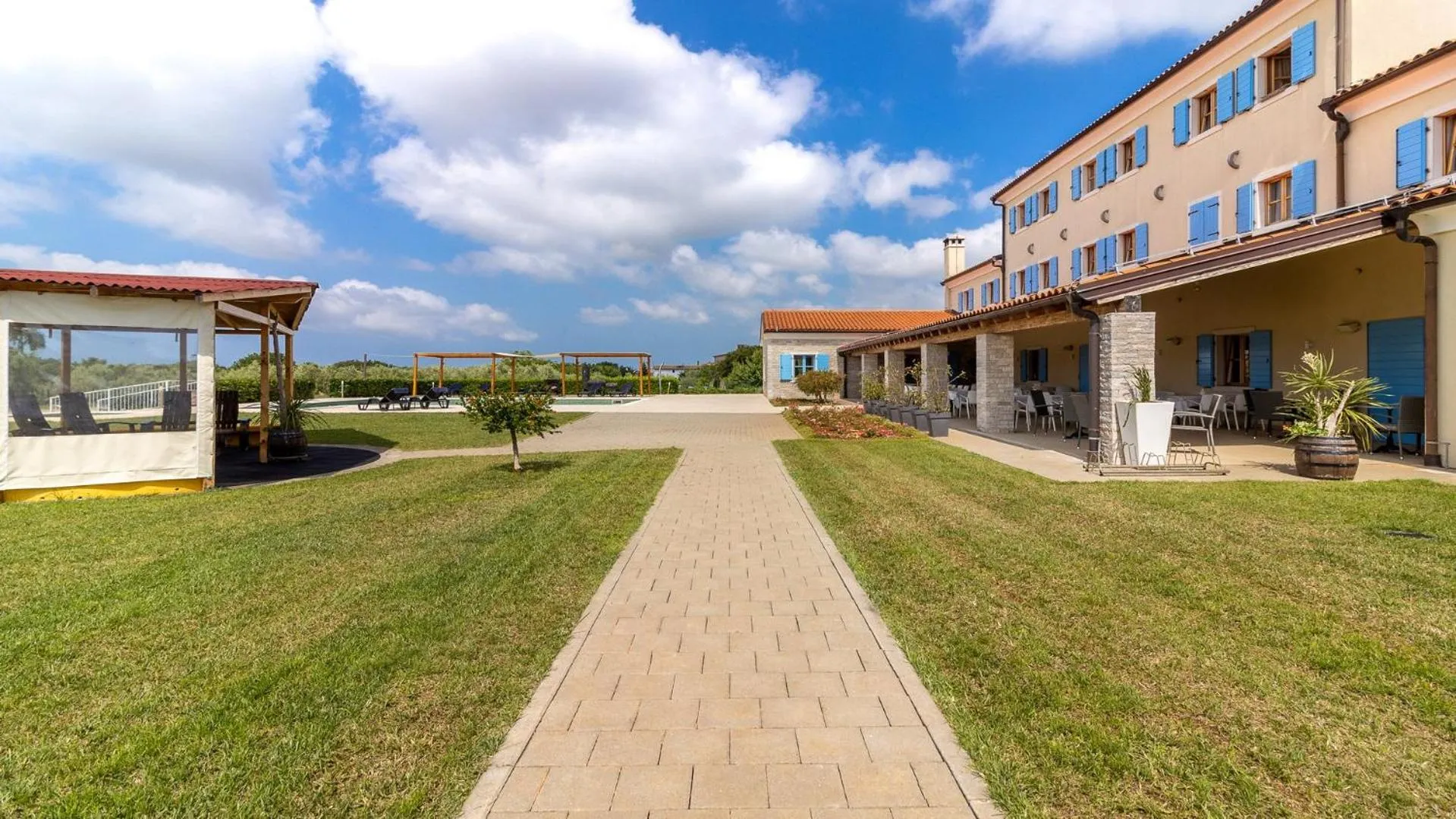 VELANERA Hotel & Restaurant