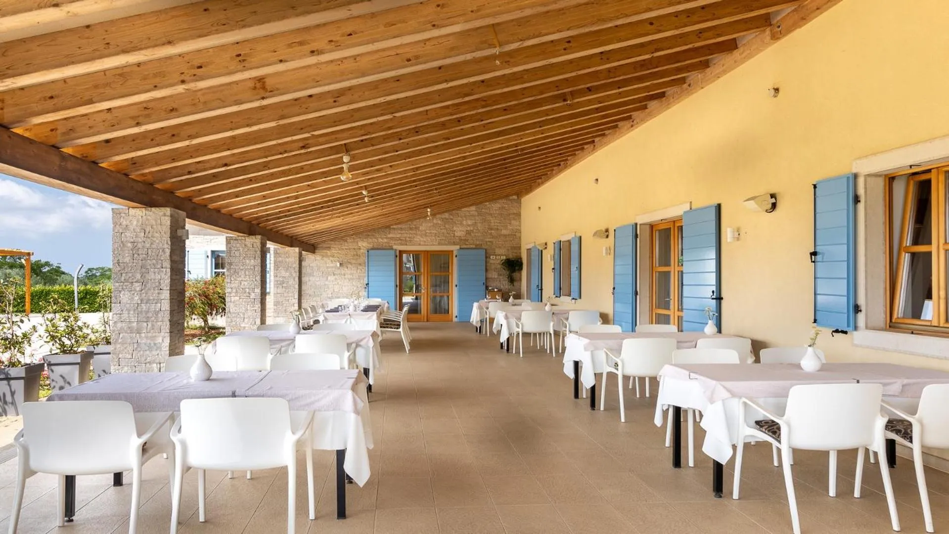 VELANERA Hotel & Restaurant