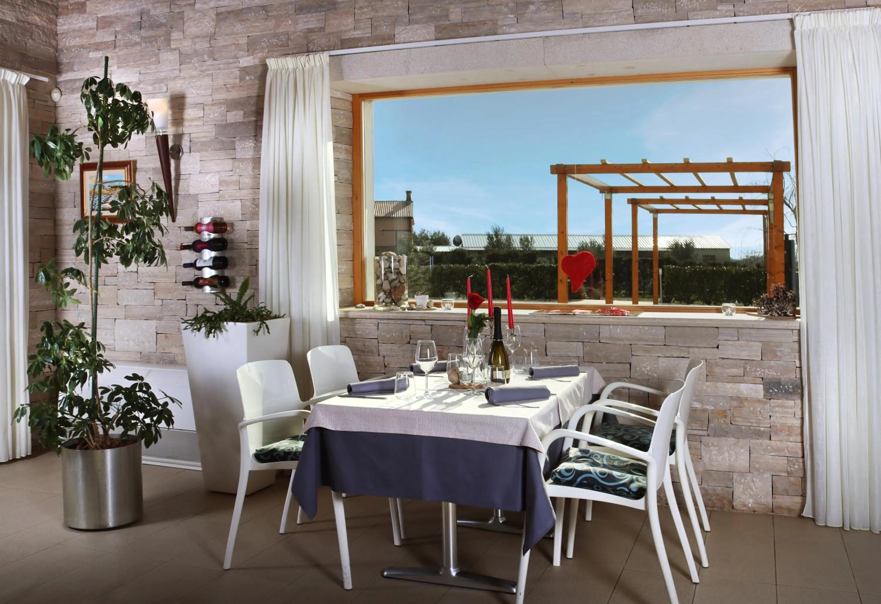 Restaurant/places to eat in VELANERA Hotel & Restaurant