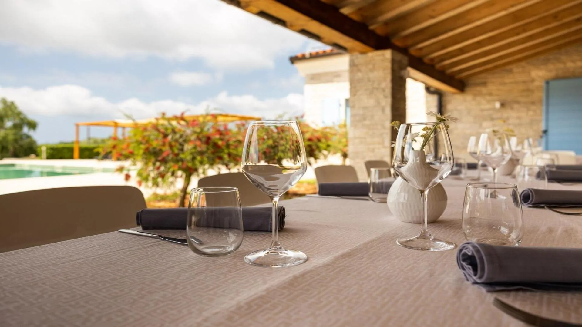 Restaurant/places to eat in VELANERA Hotel & Restaurant