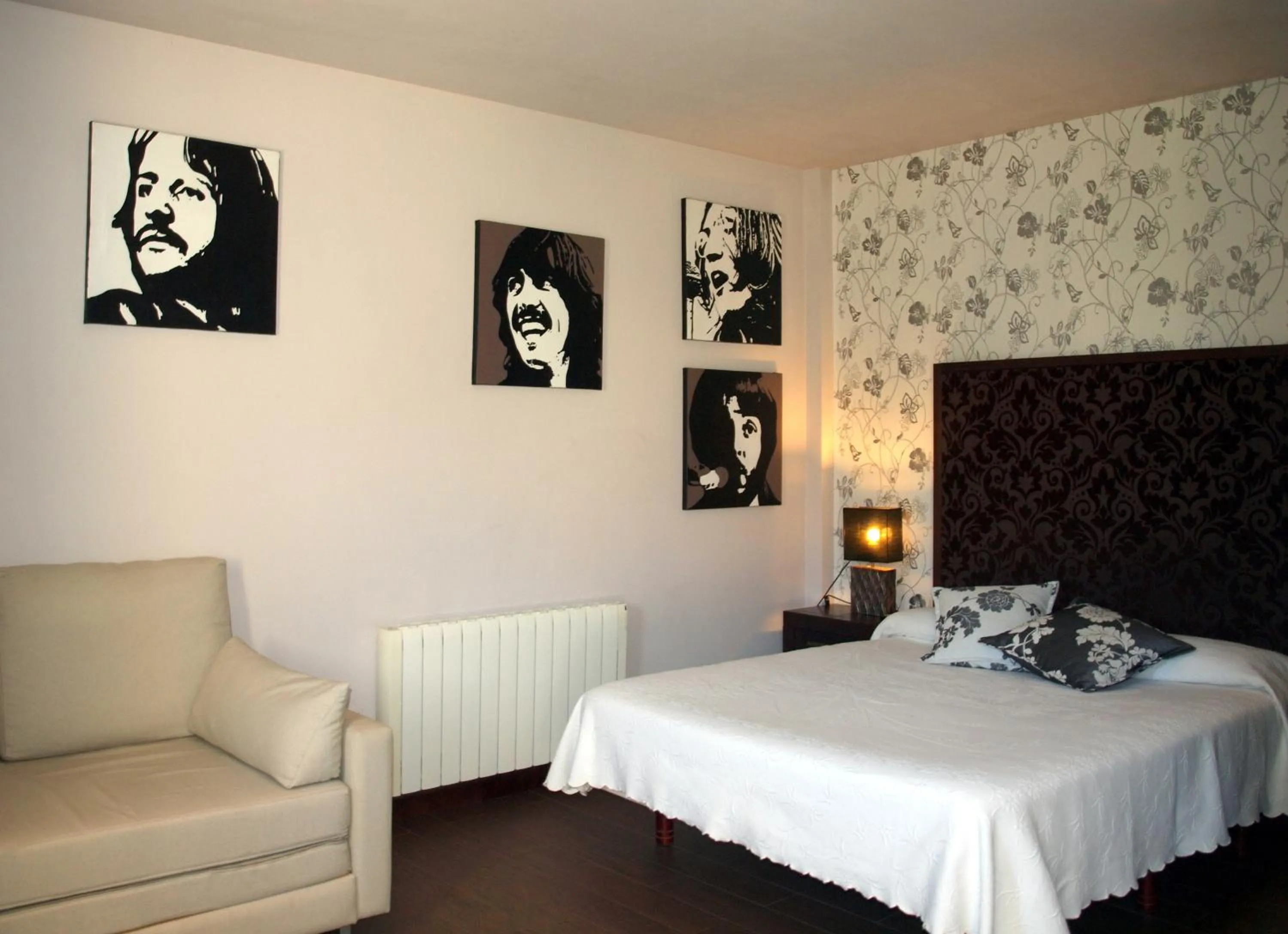 Photo of the whole room in Hotel Conde Navío