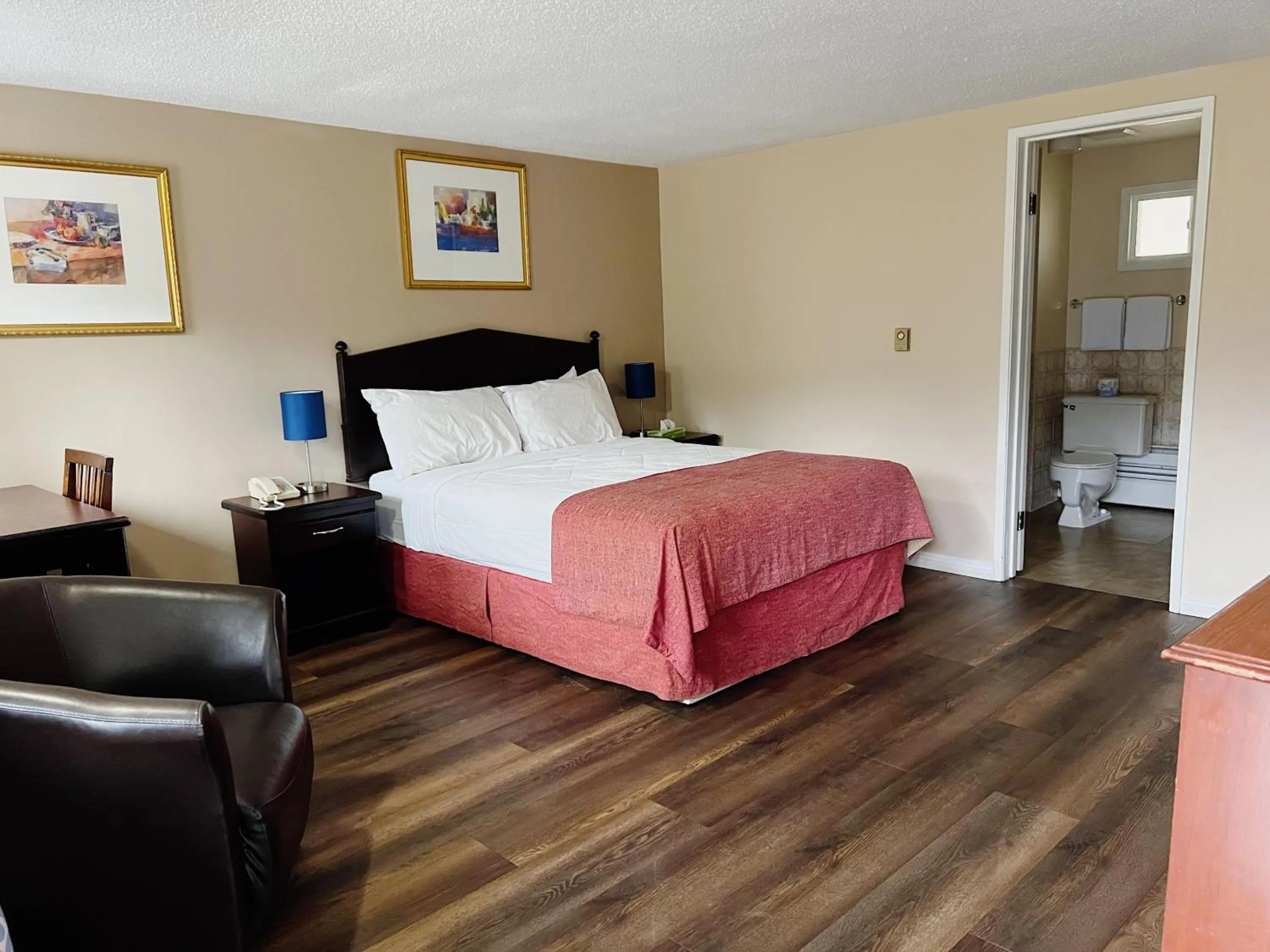 Bedroom, Bed in Villa Motel