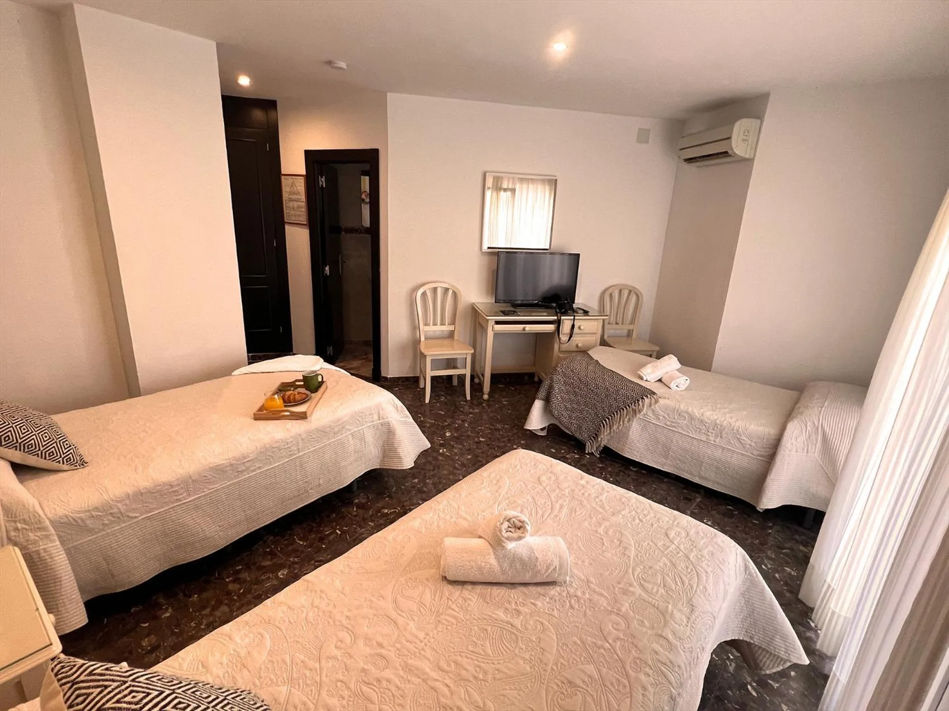 Photo of the whole room, Bed in La Janda