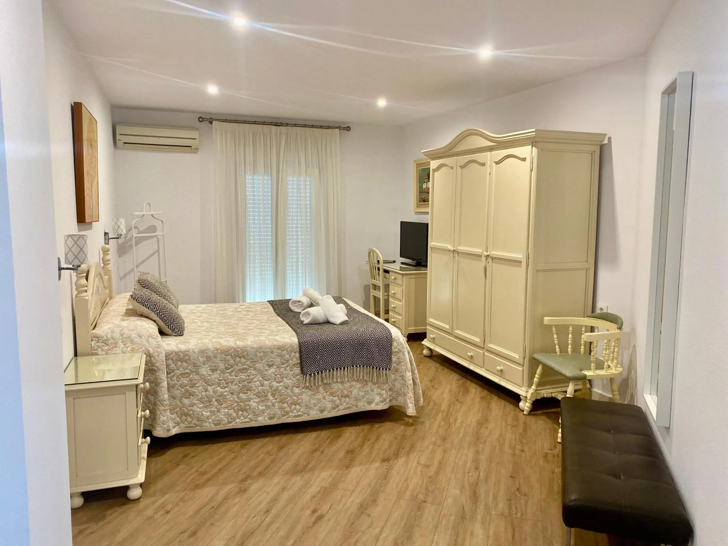 Photo of the whole room, Bed in La Janda