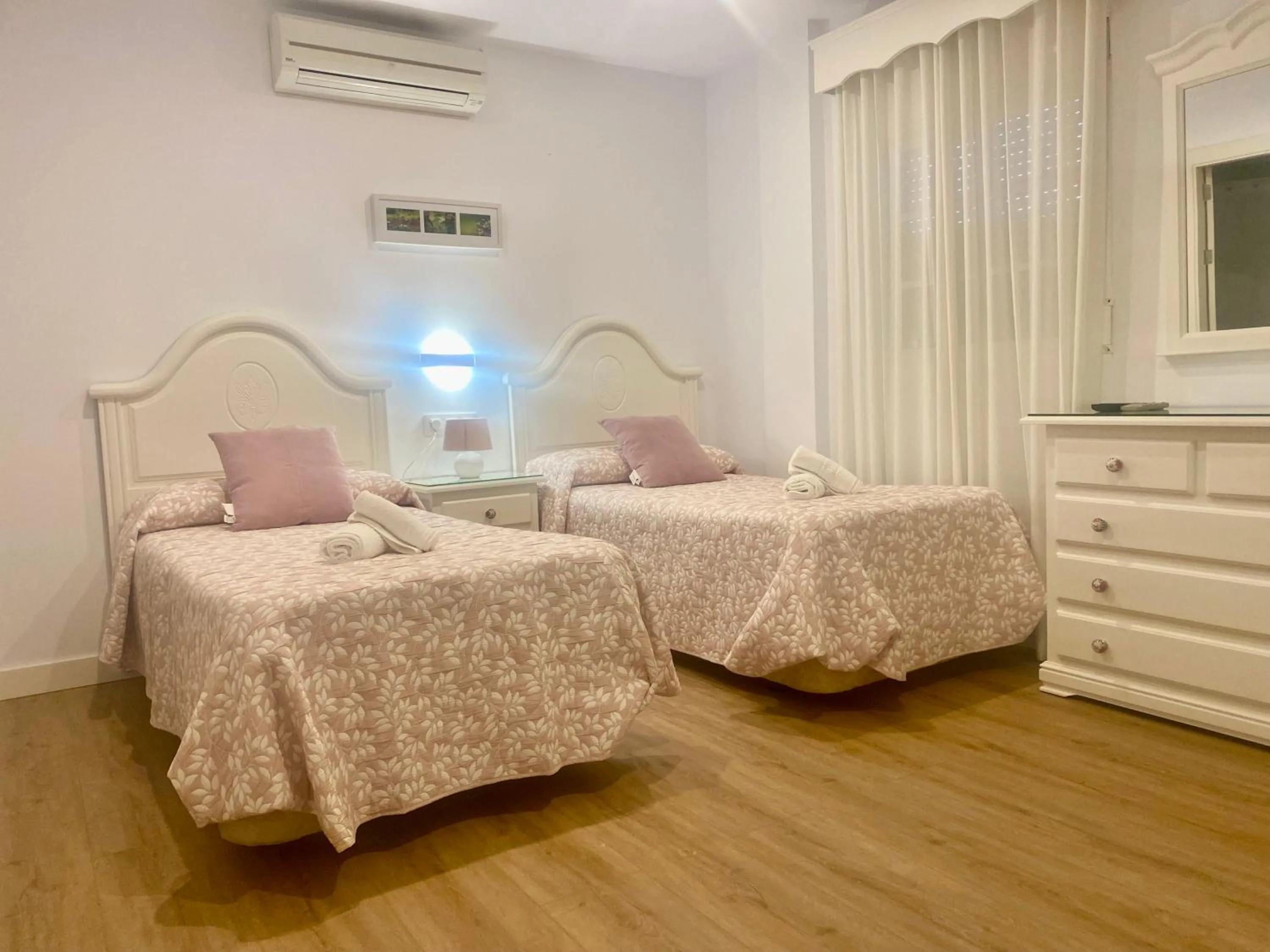 Photo of the whole room, Bed in La Janda