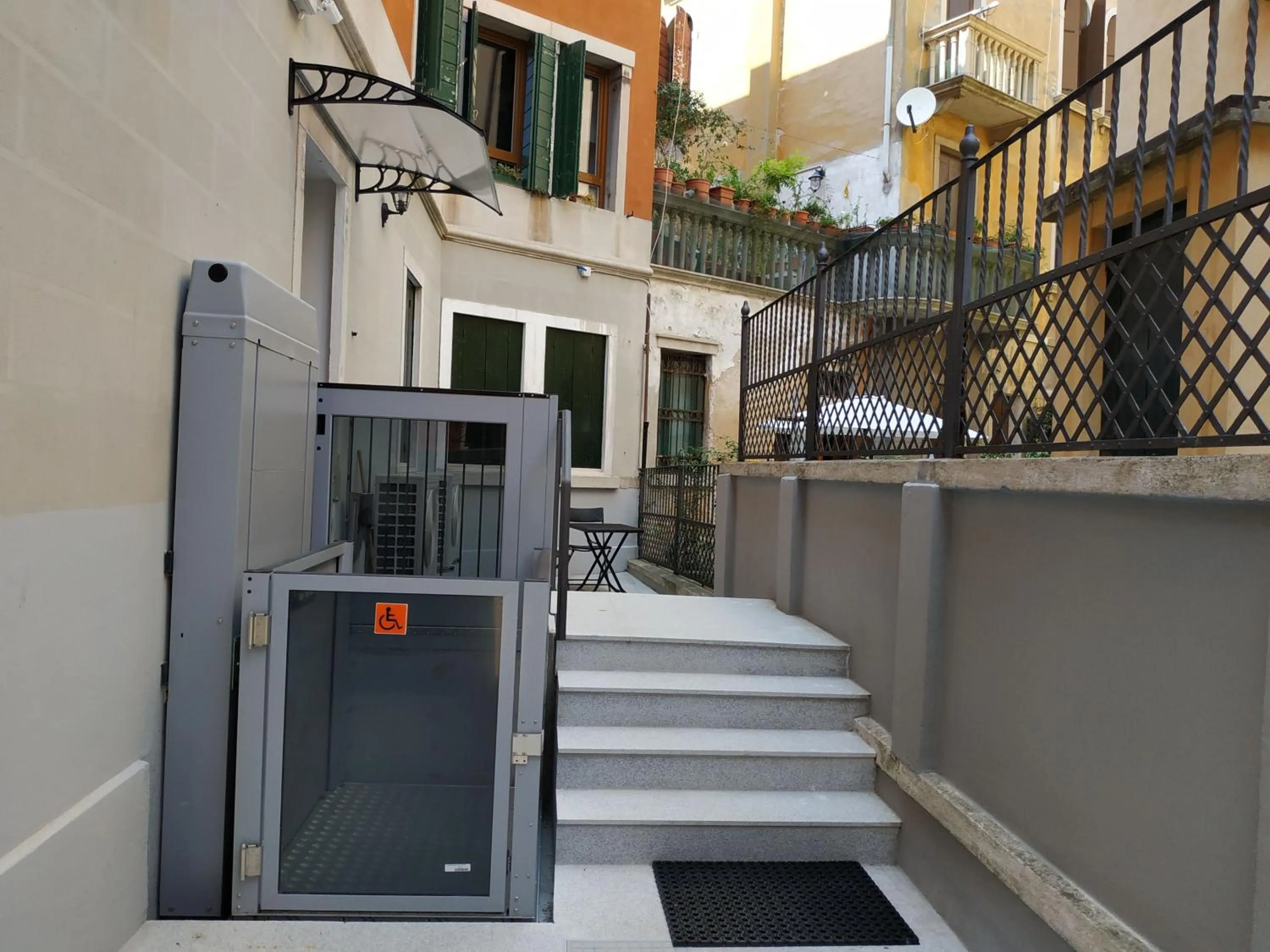 Facade/entrance in San Polo Star