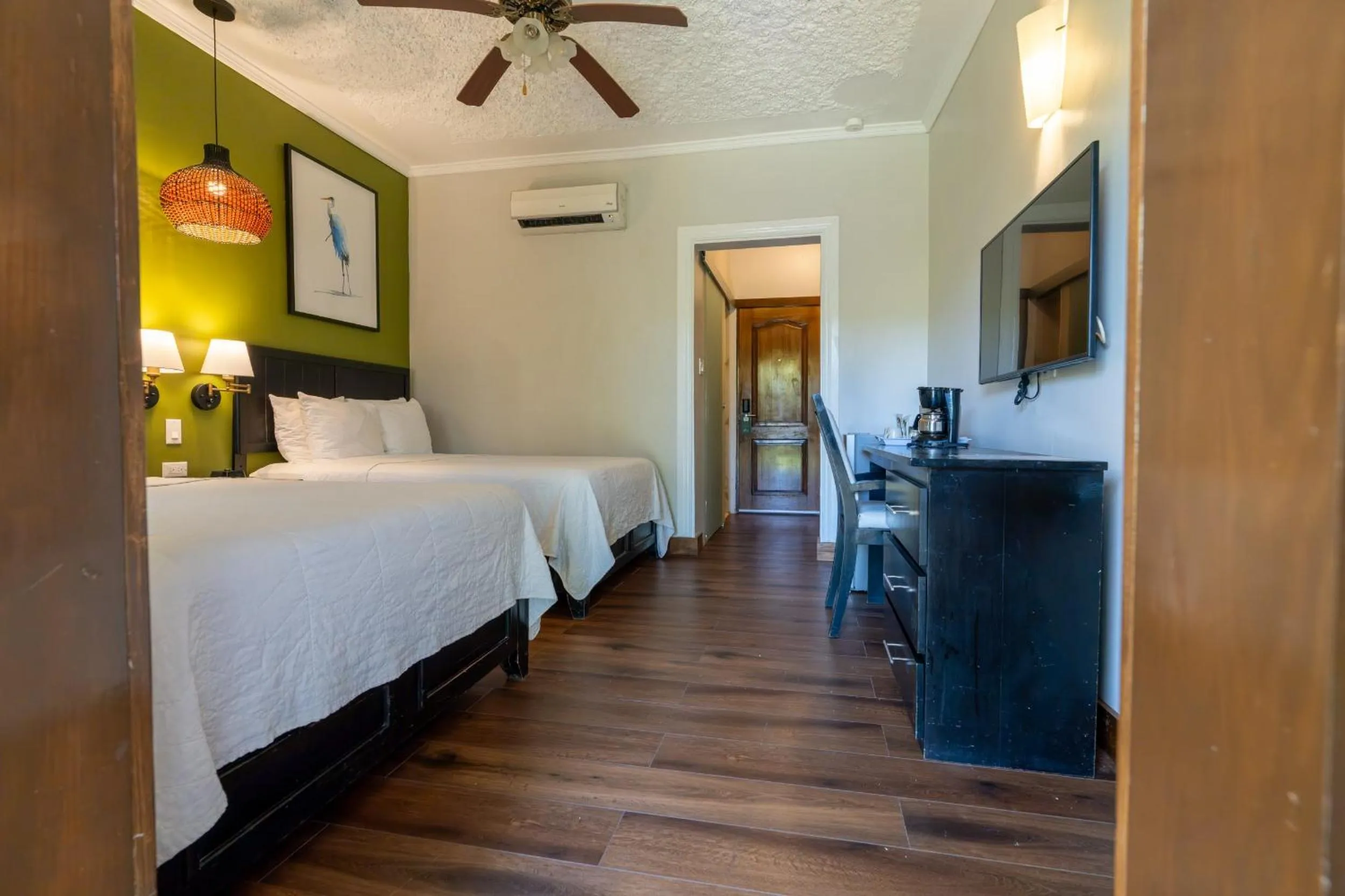 Bedroom, Bed in Travellers Beach Resort