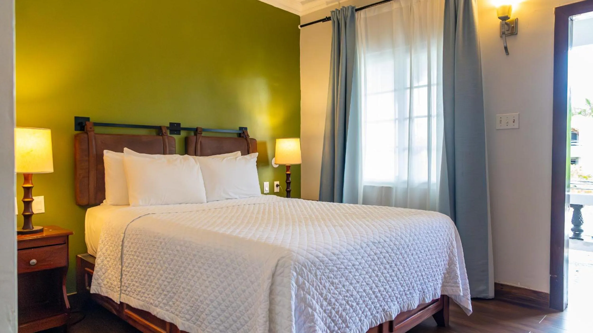 Bedroom, Bed in Travellers Beach Resort