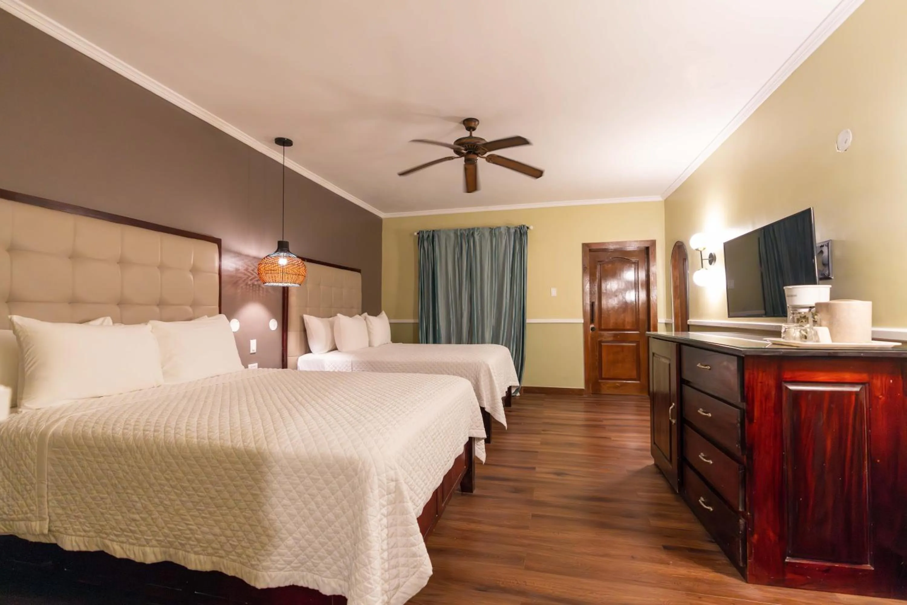 Bedroom, Bed in Travellers Beach Resort