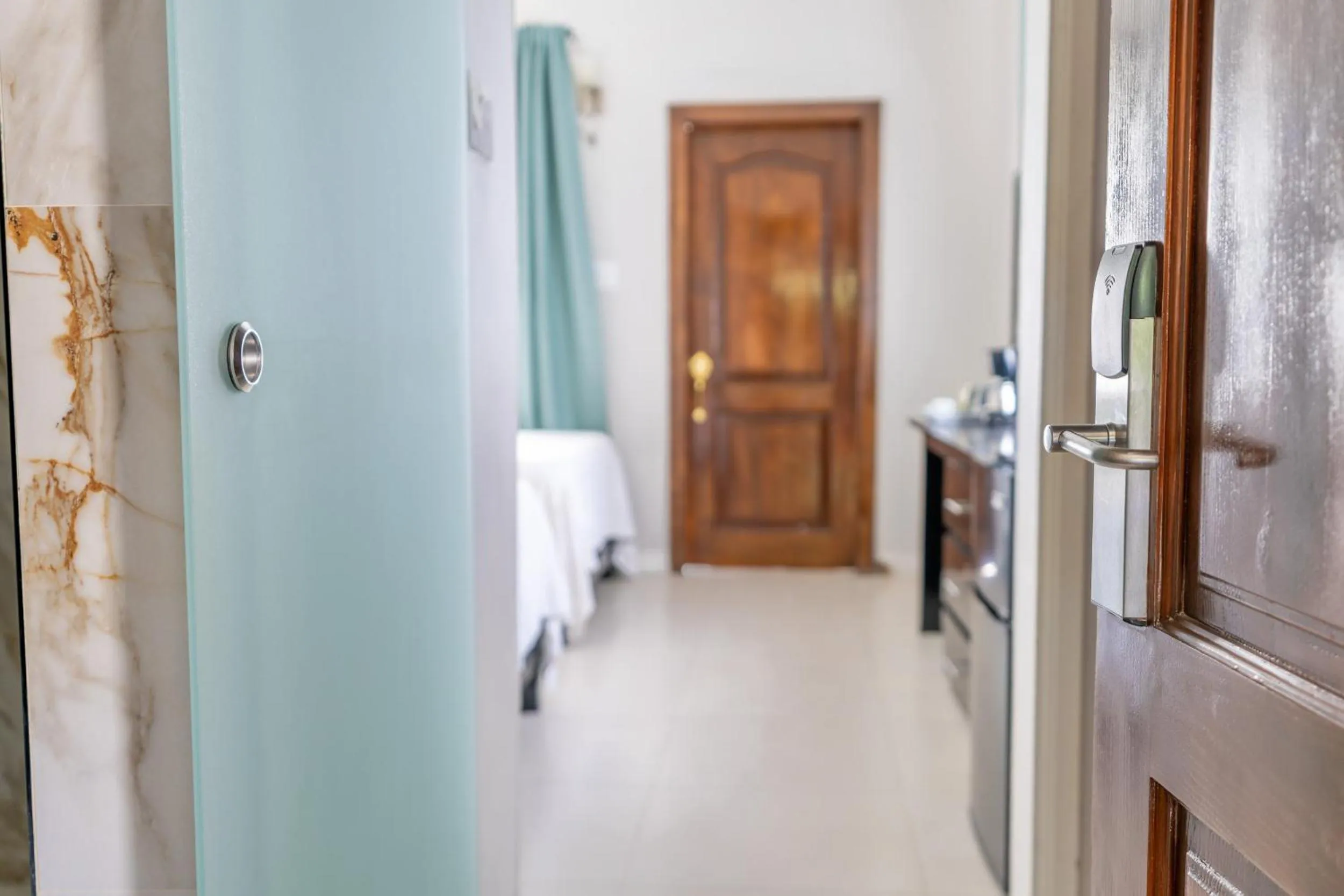 Bedroom, Bed in Travellers Beach Resort