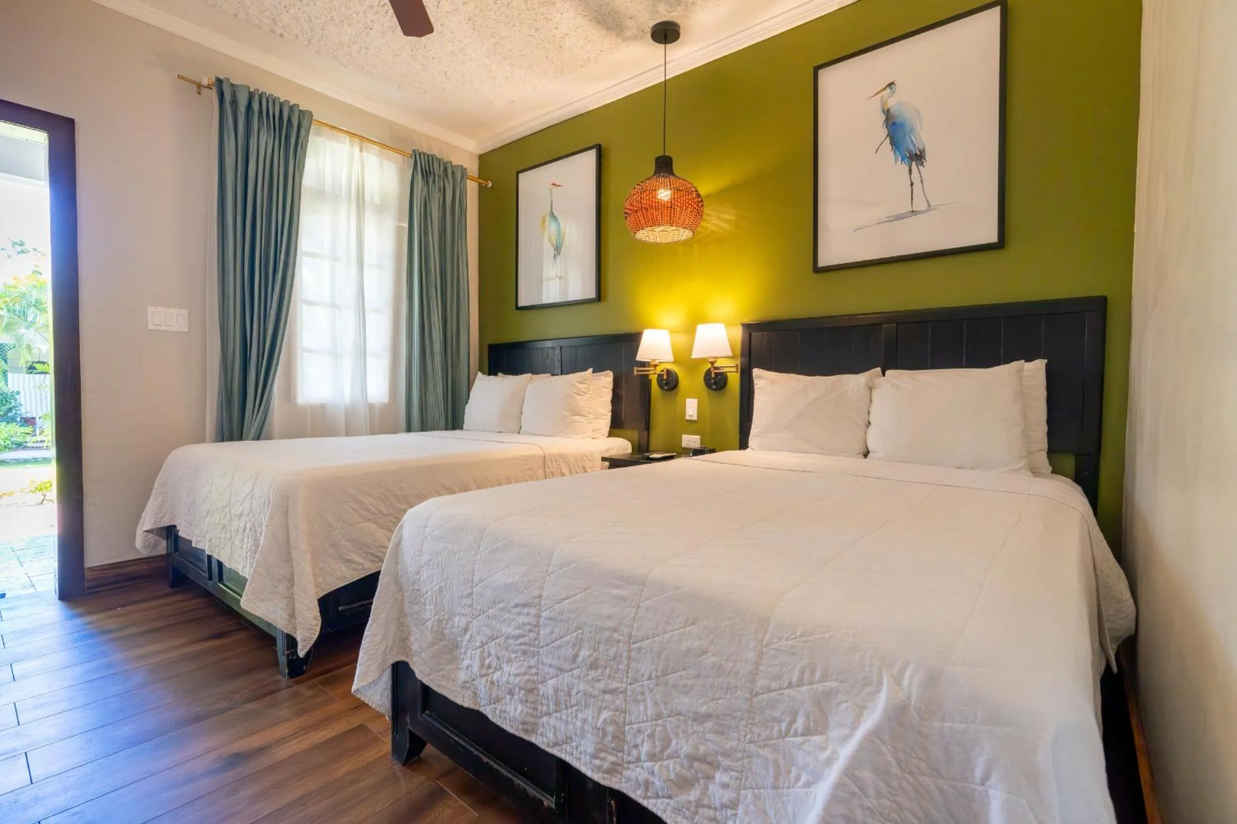 Bedroom, Bed in Travellers Beach Resort