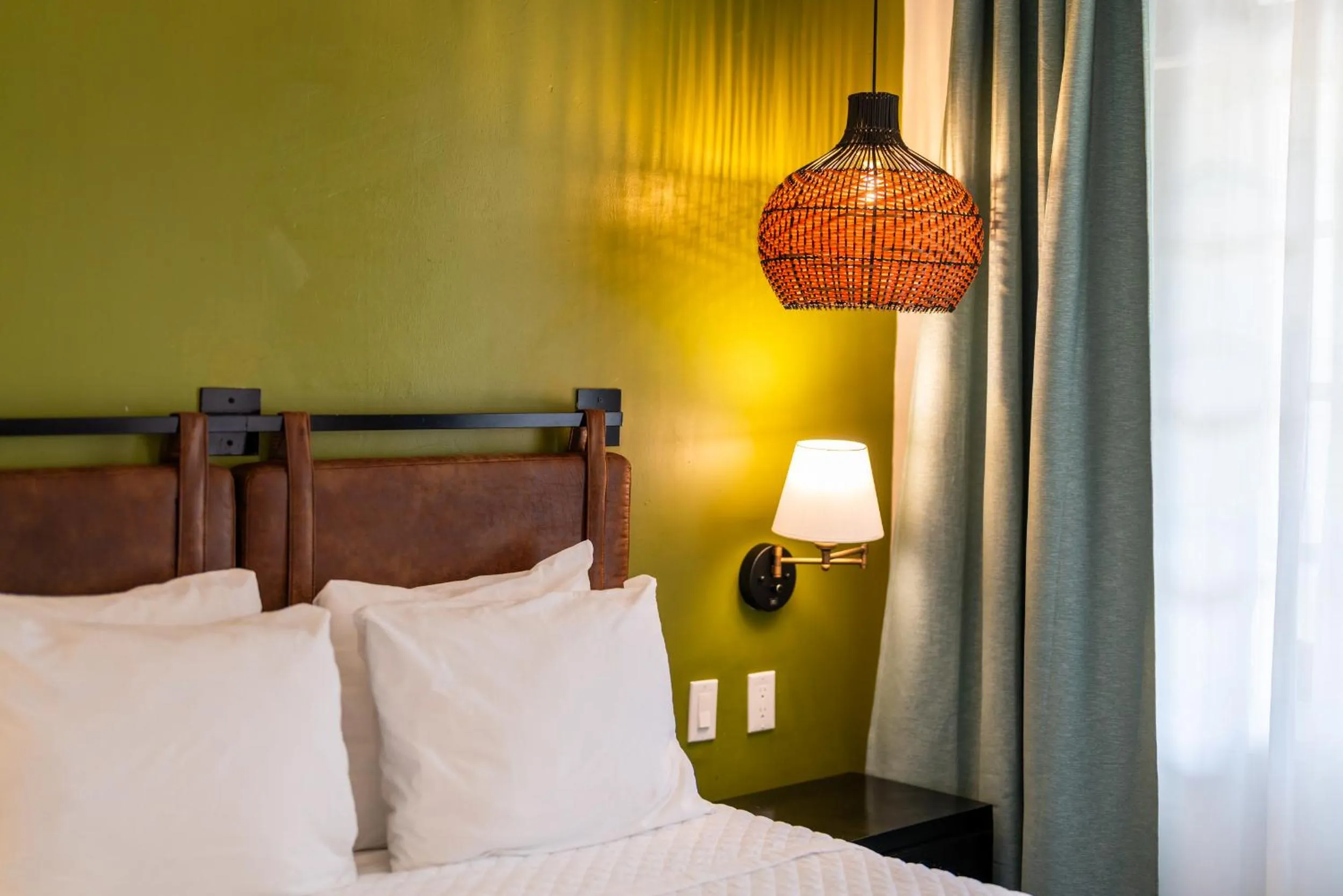 Bedroom, Bed in Travellers Beach Resort