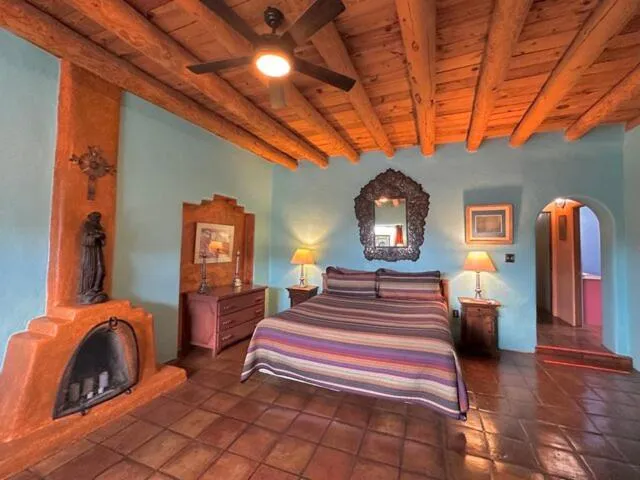 Bed in Casa Benavides Inn