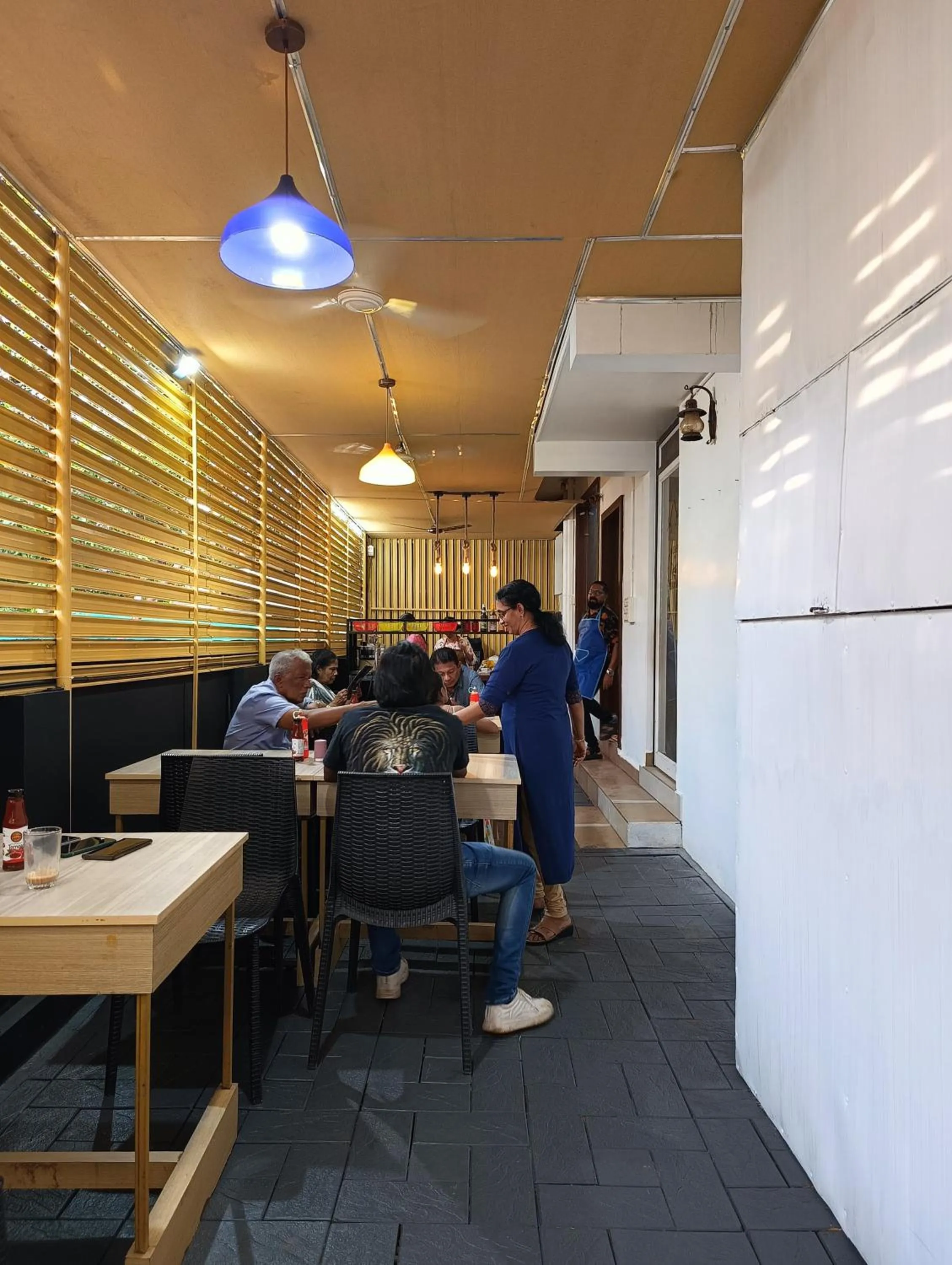 Restaurant/places to eat in Blue Bell Cochin Airport Hotel