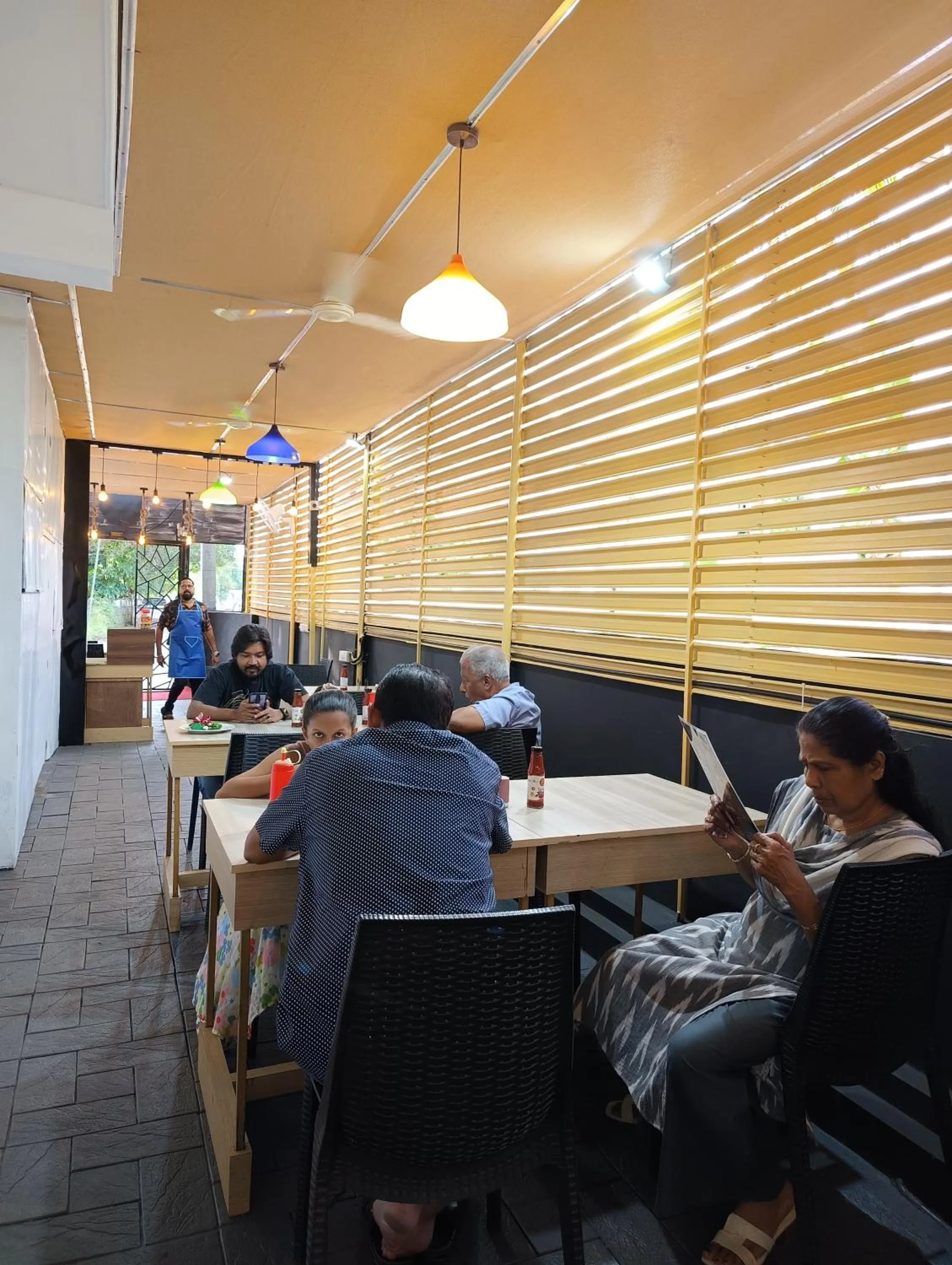 Restaurant/places to eat in Blue Bell Cochin Airport Hotel