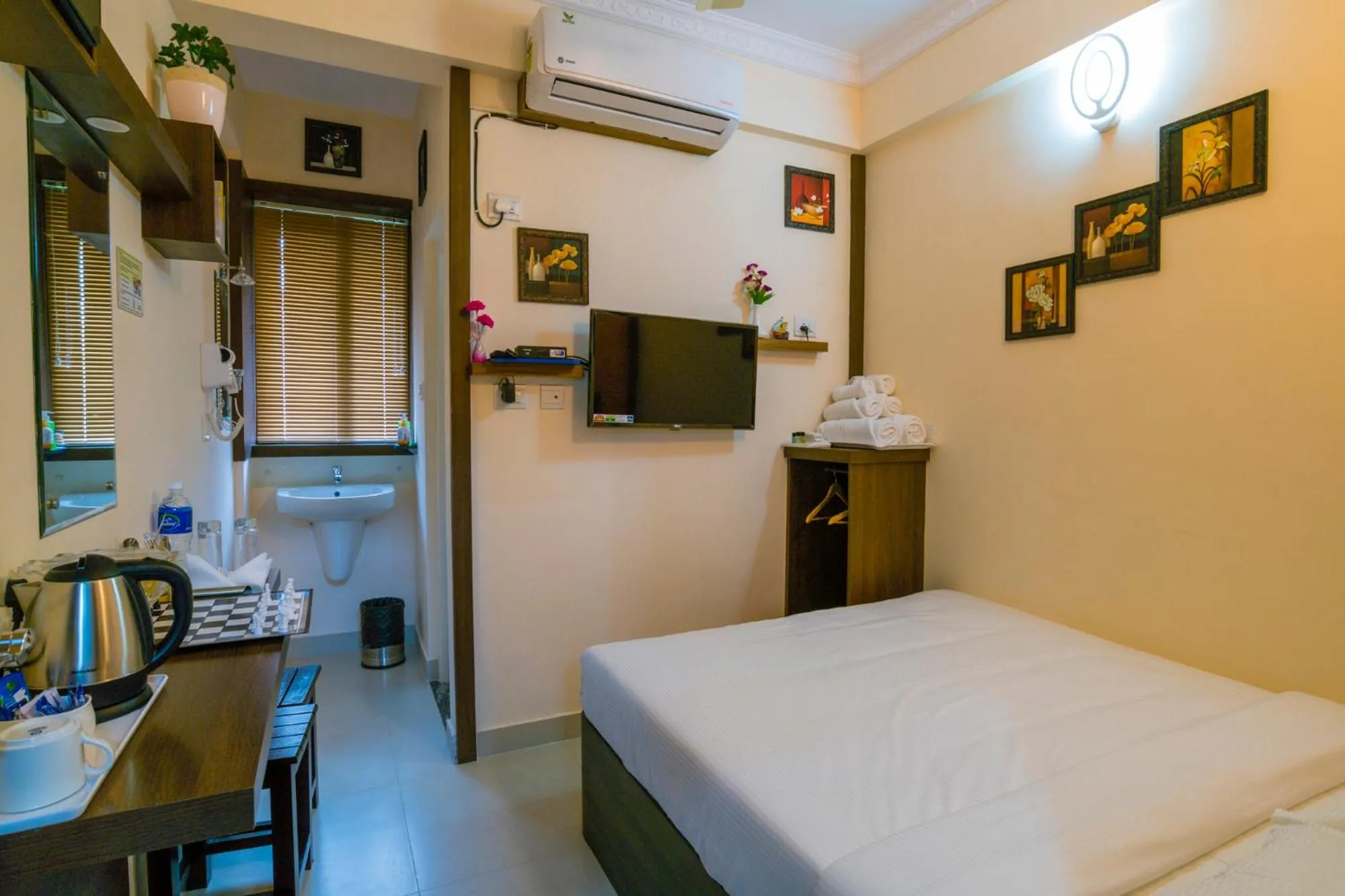 Bedroom, Bed in Blue Bell Cochin Airport Hotel