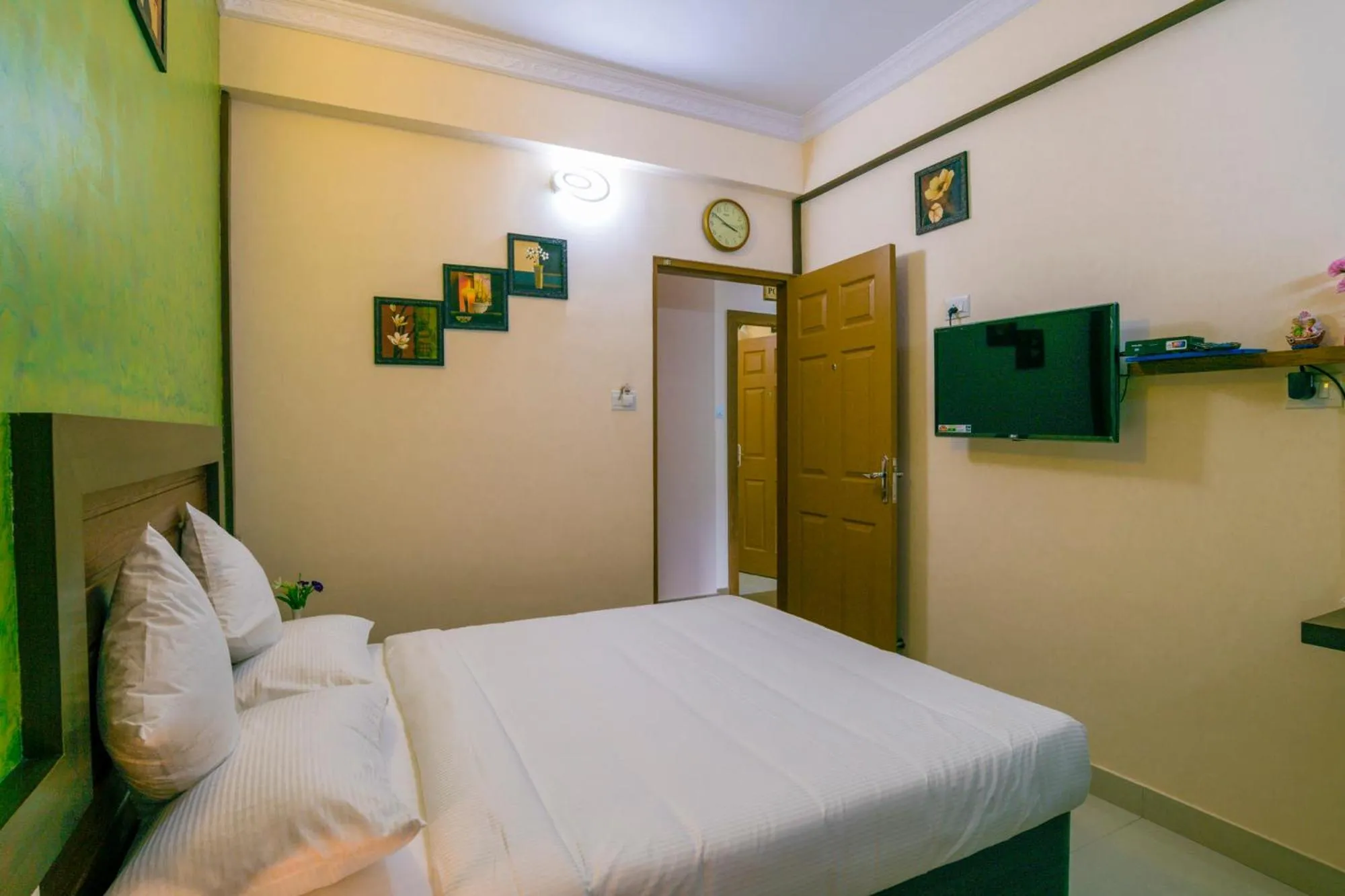 Bedroom, Bed in Blue Bell Cochin Airport Hotel