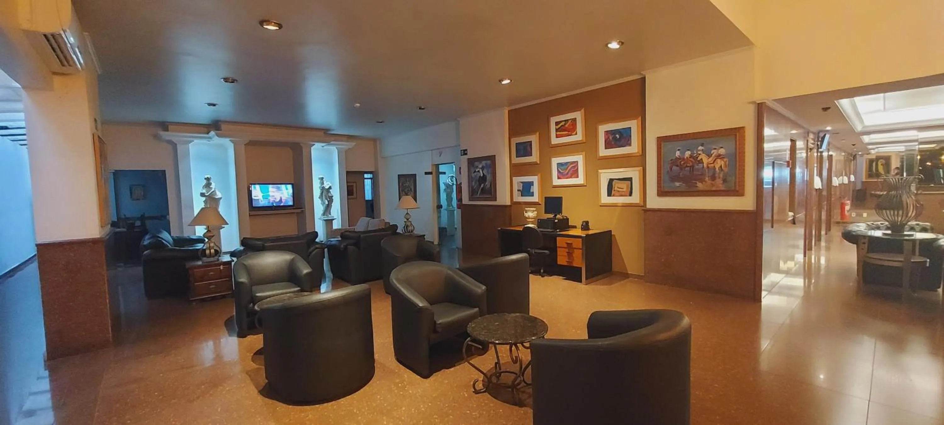 Lobby or reception in Jandaia Hotel Campo Grande