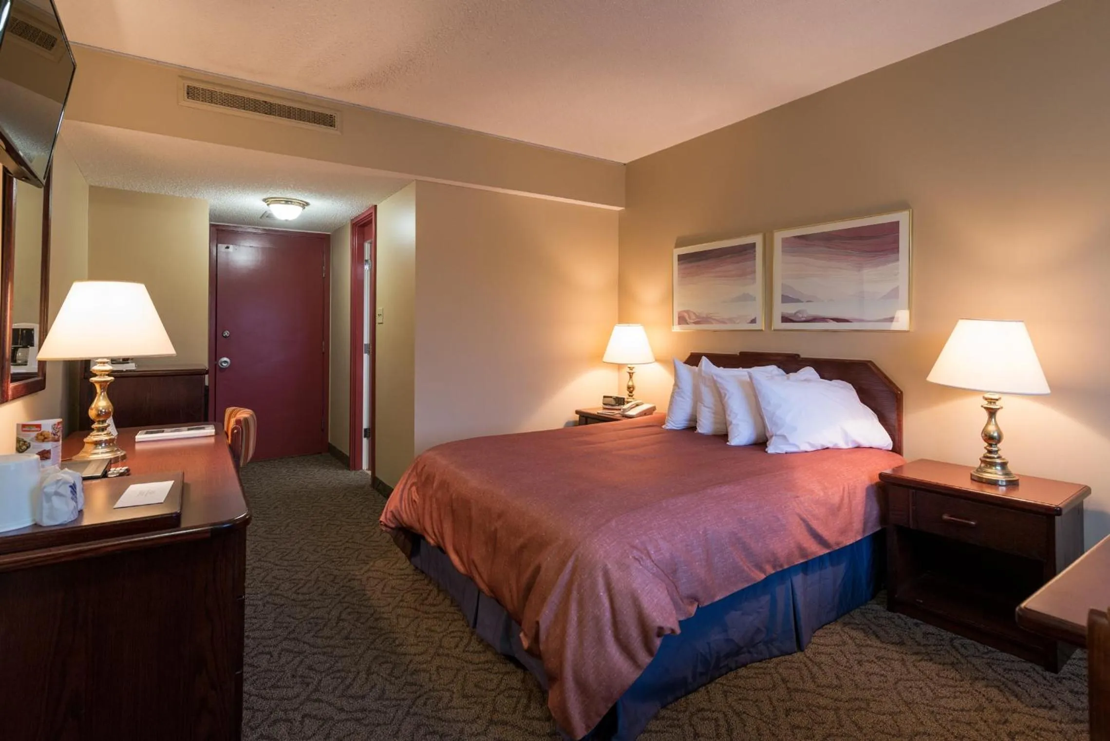Photo of the whole room, Bed in Assiniboine Gordon Inn on the Park